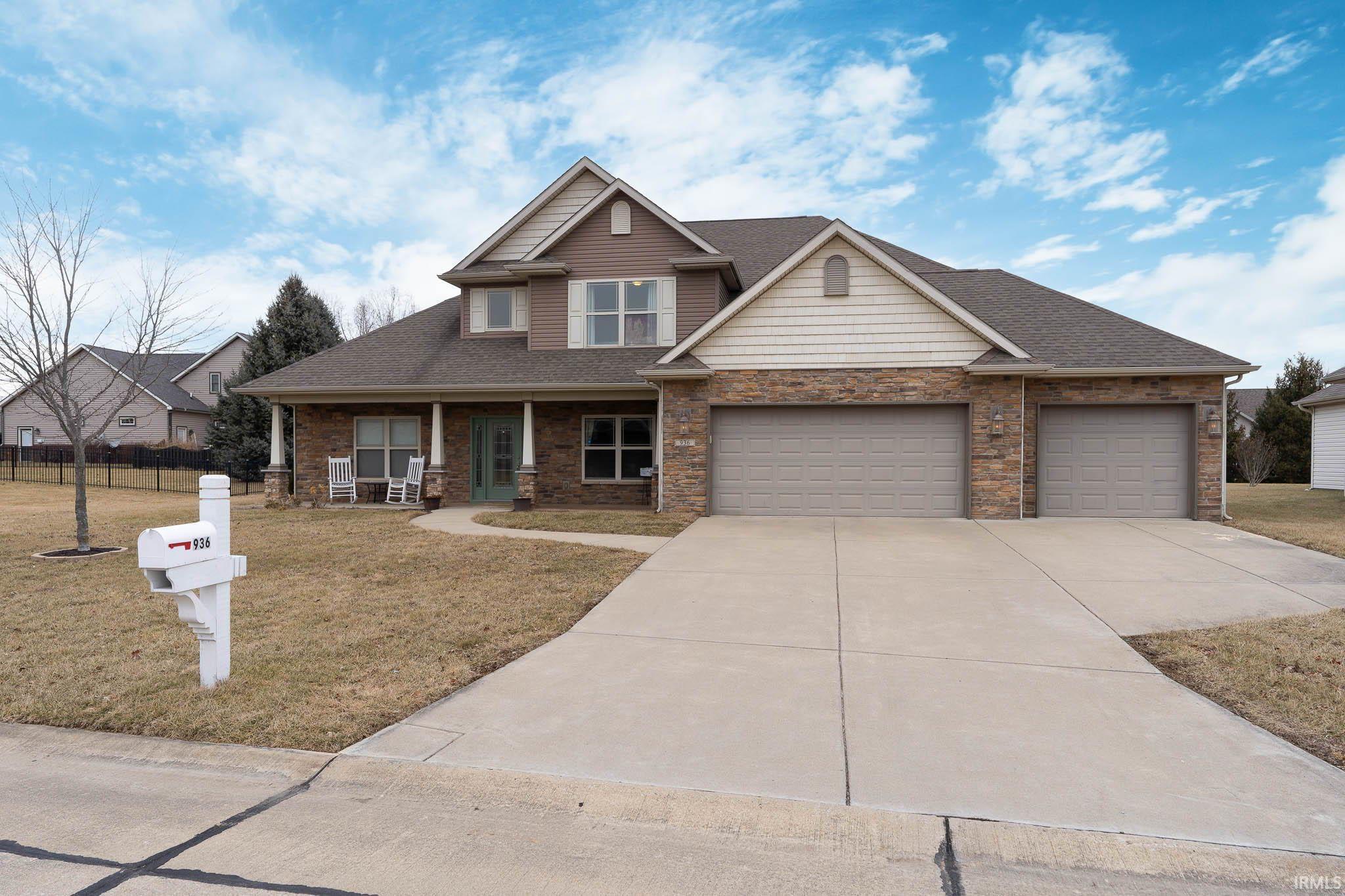936 N Commodores Lane
