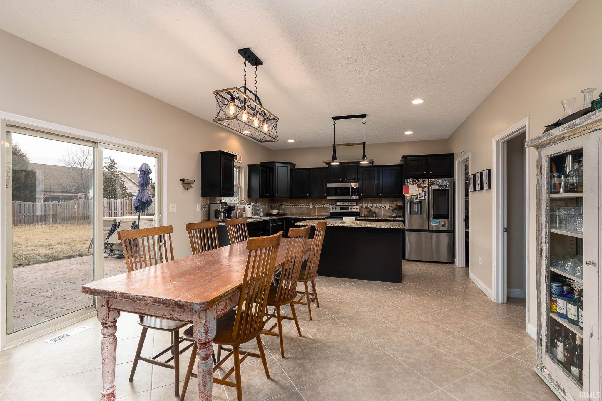 936 N Commodores Lane