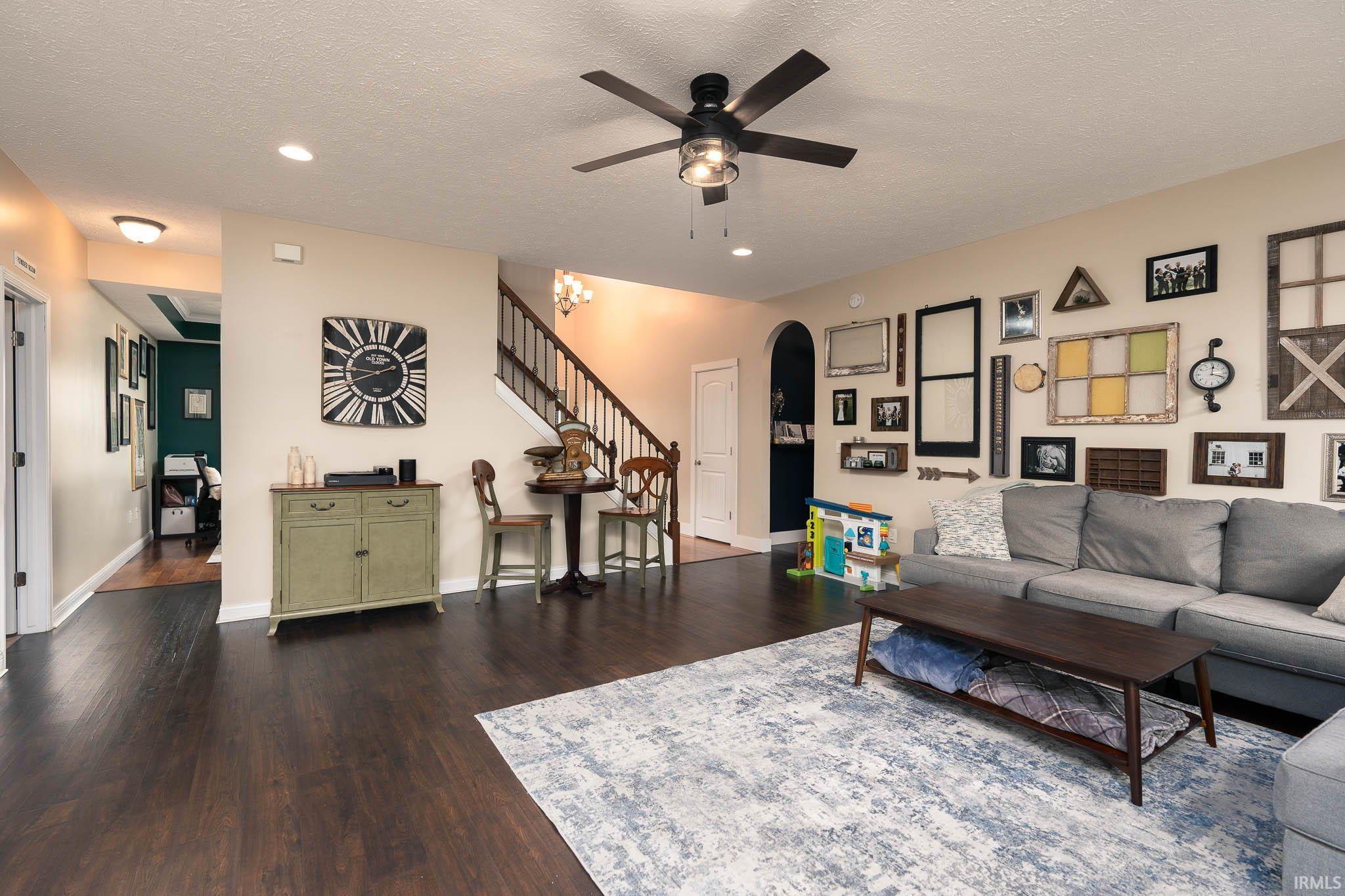 936 N Commodores Lane
