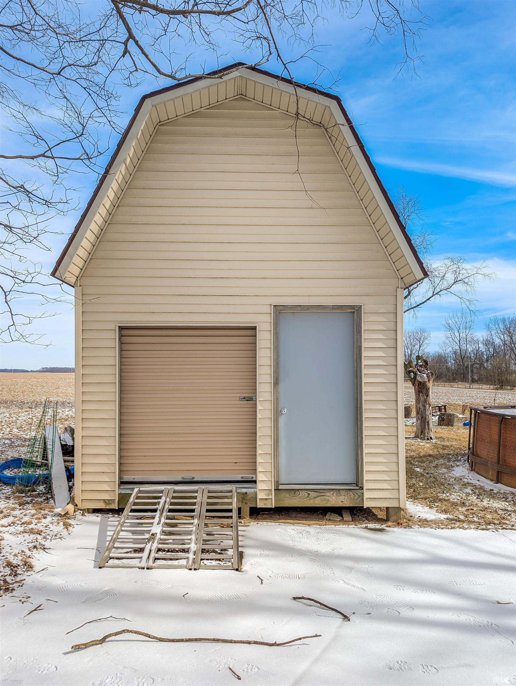 728 E County Road 100 N