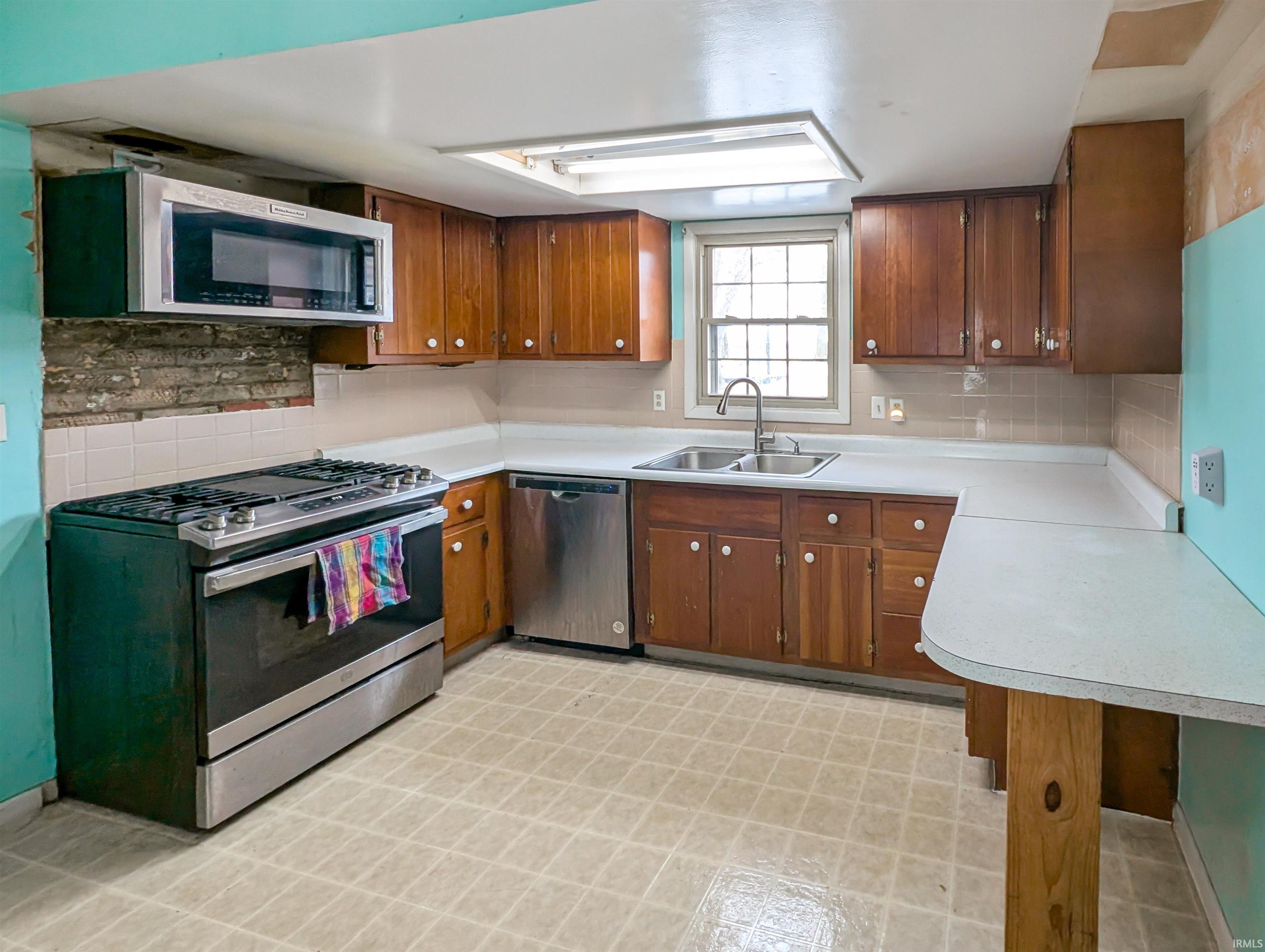 728 E County Road 100 N