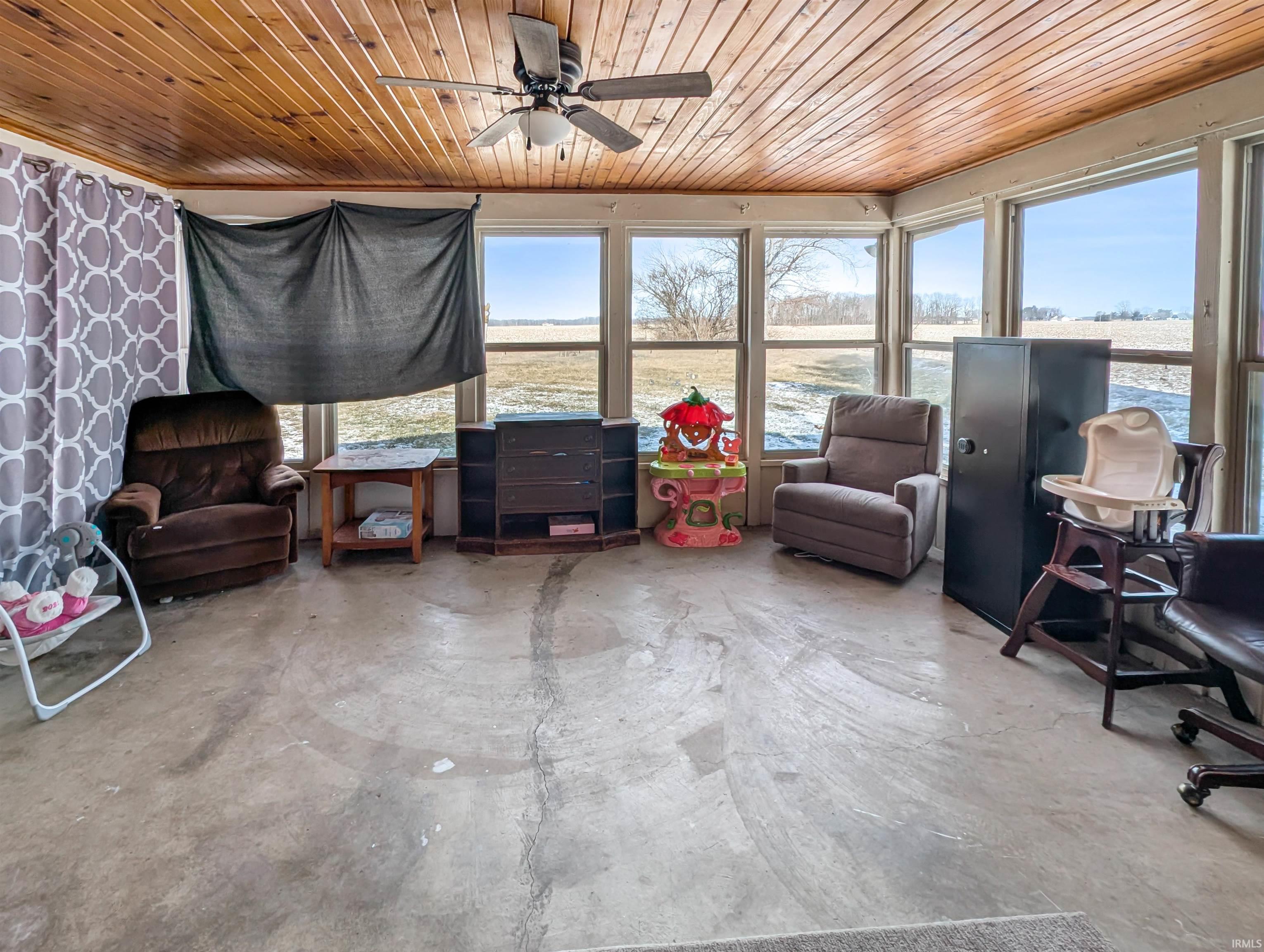 728 E County Road 100 N