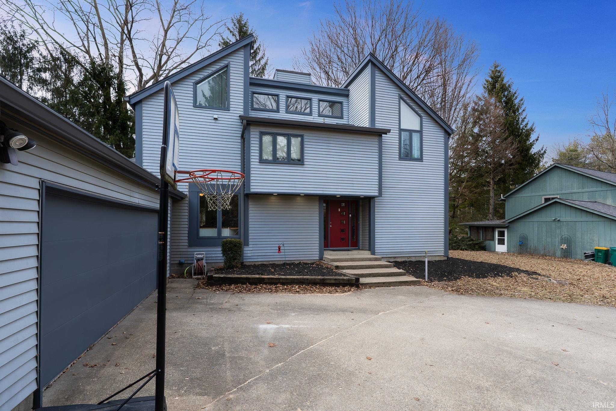 3730 Capilano Drive