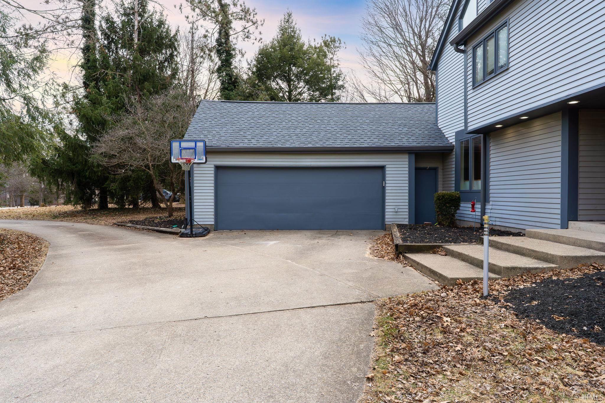 3730 Capilano Drive