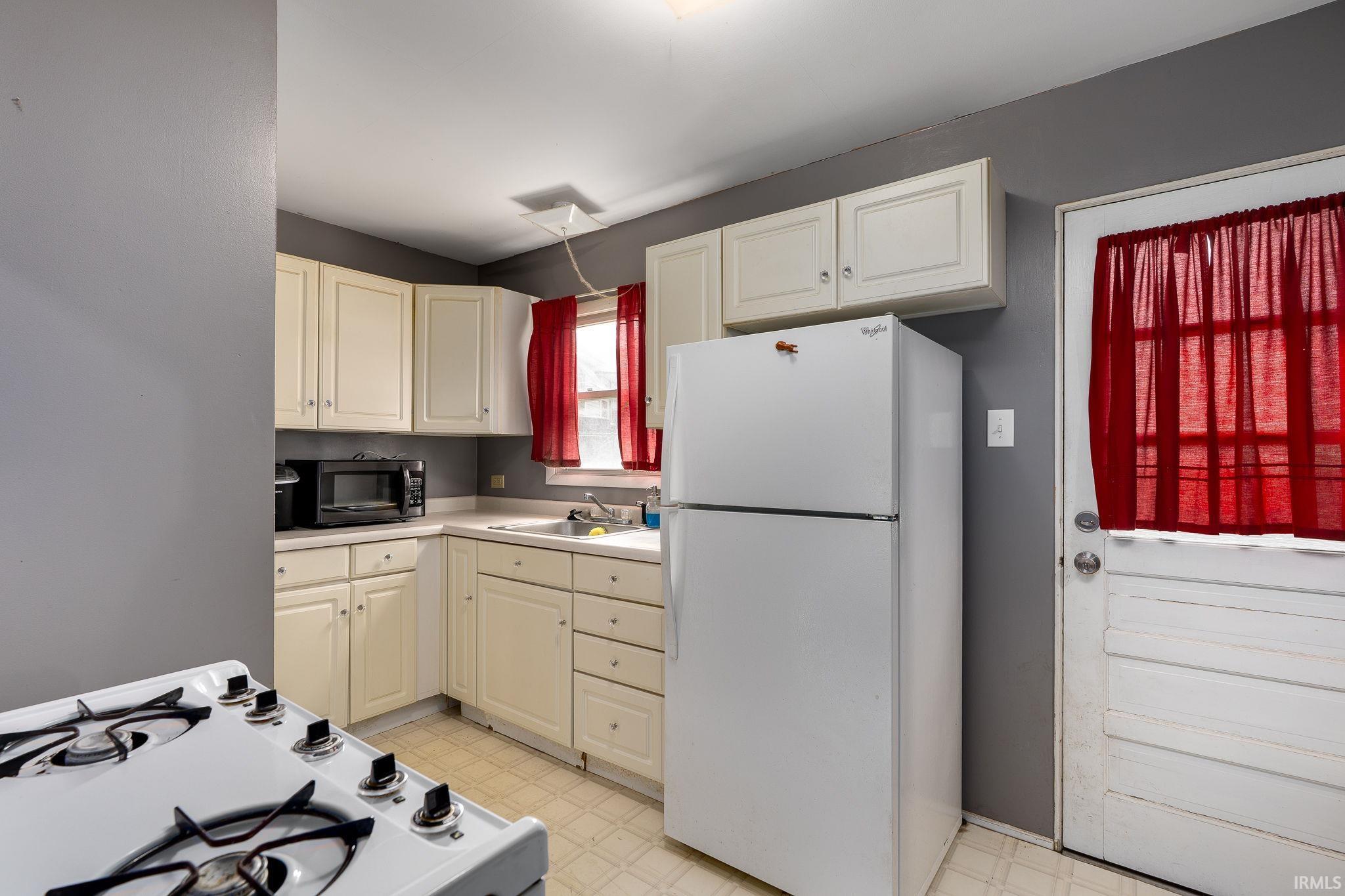1309 Hedgewood Drive