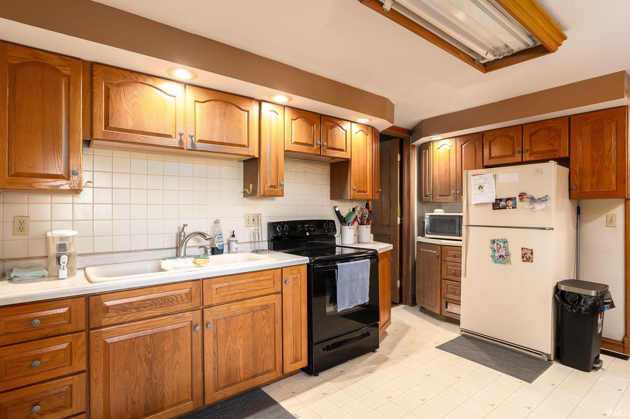 32 W Center Street