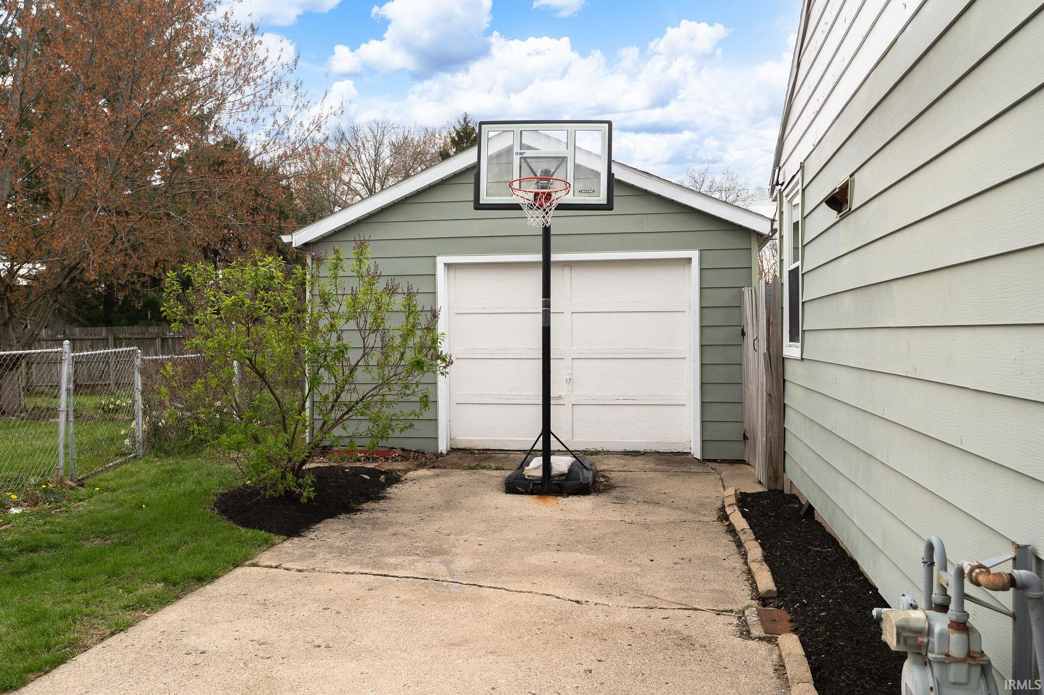 2408 Crestview Court