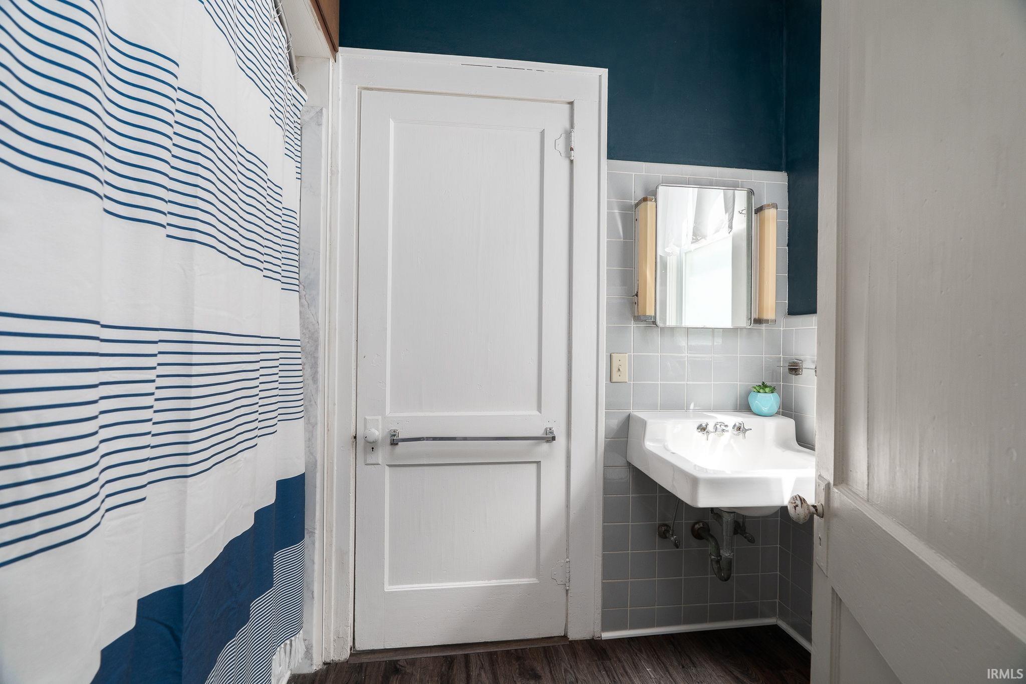 903 S Prairie Street