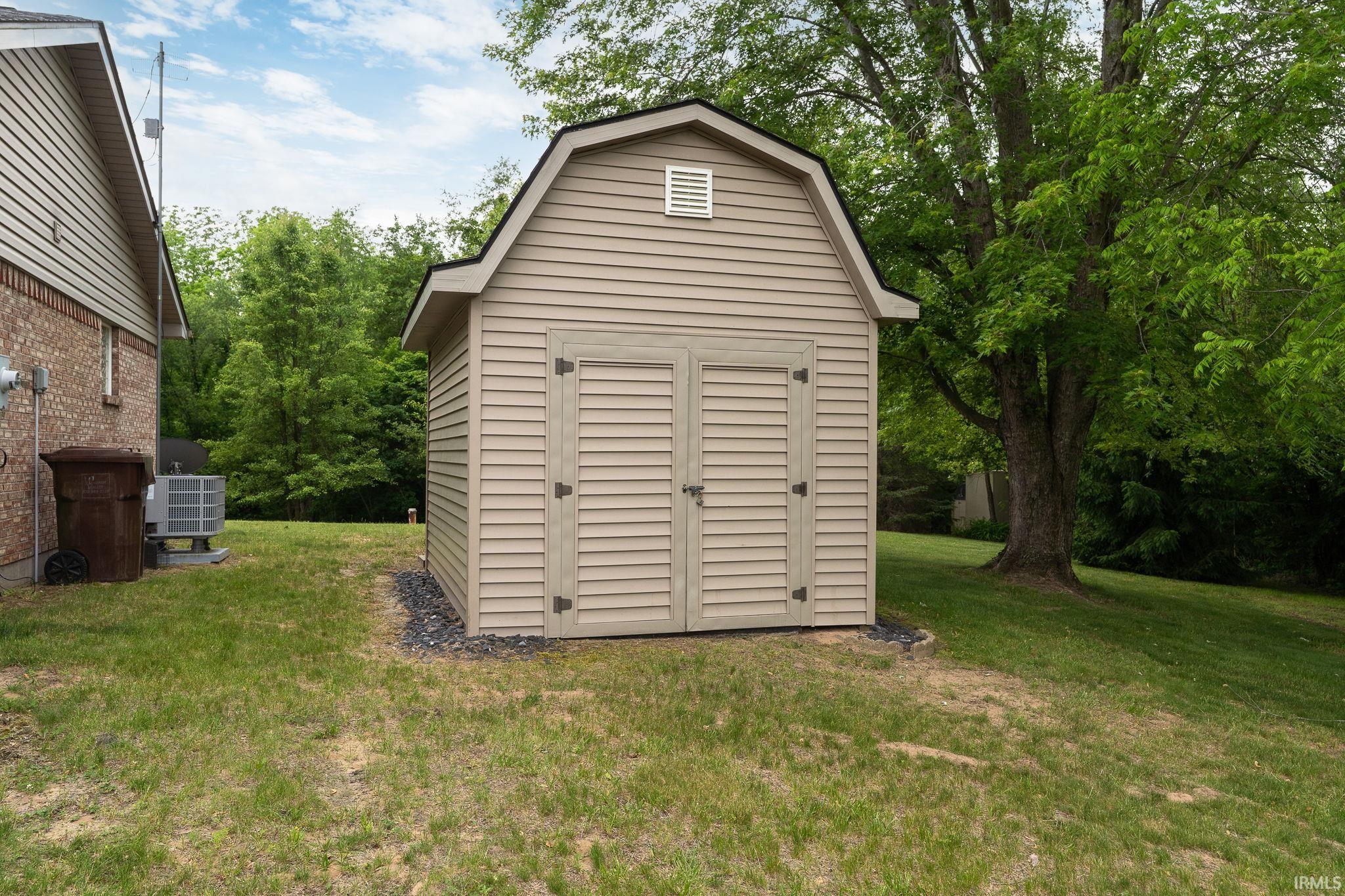 8261 W 250 N