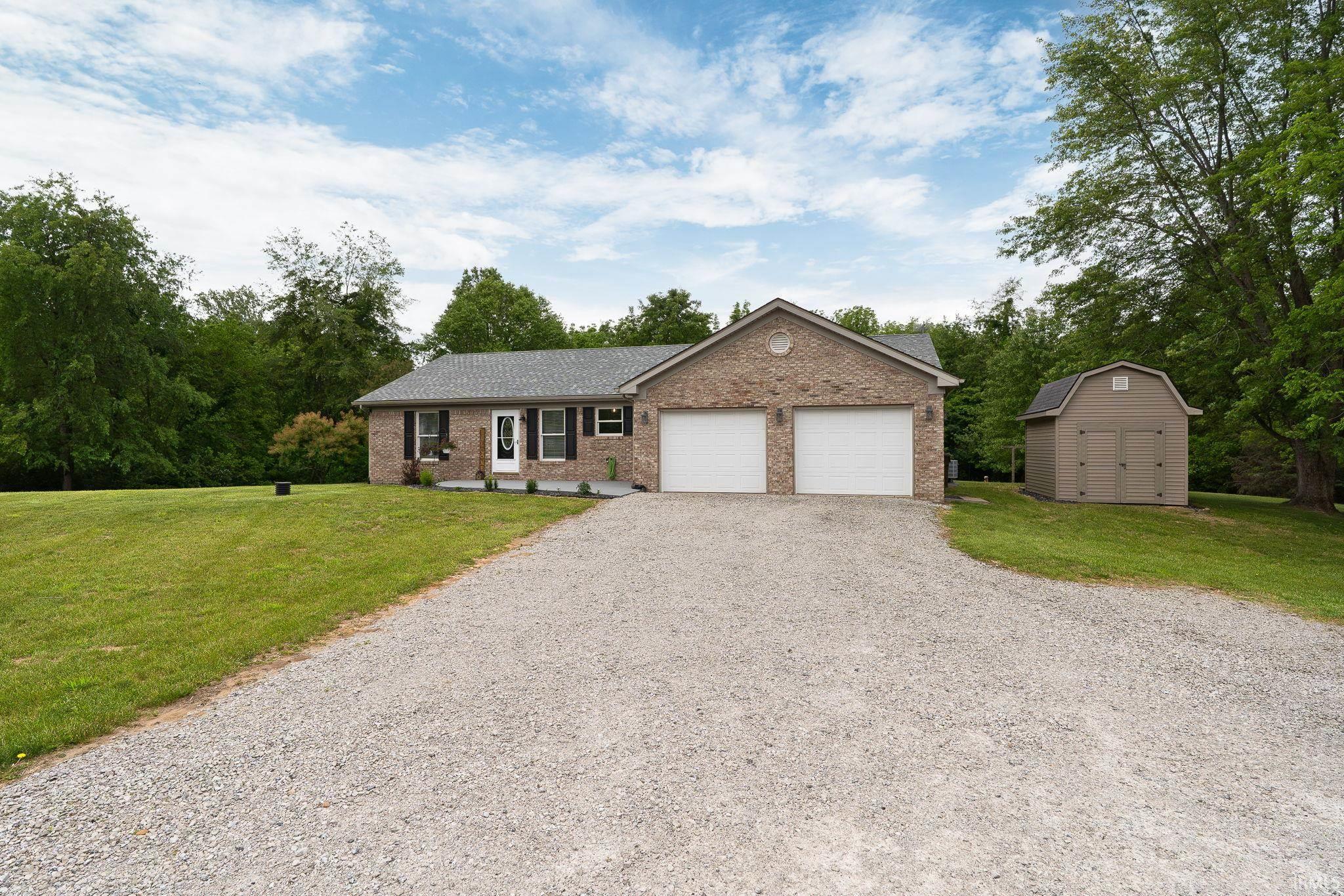 8261 W 250 N