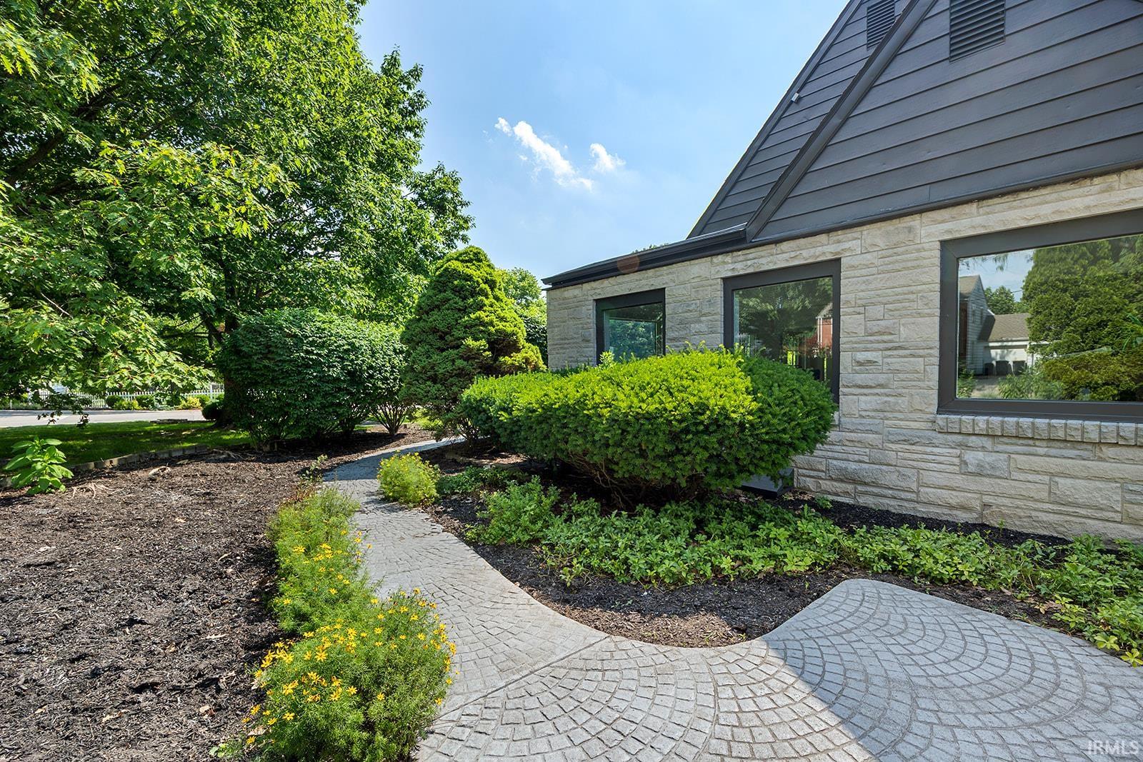 502 Hillcrest Road