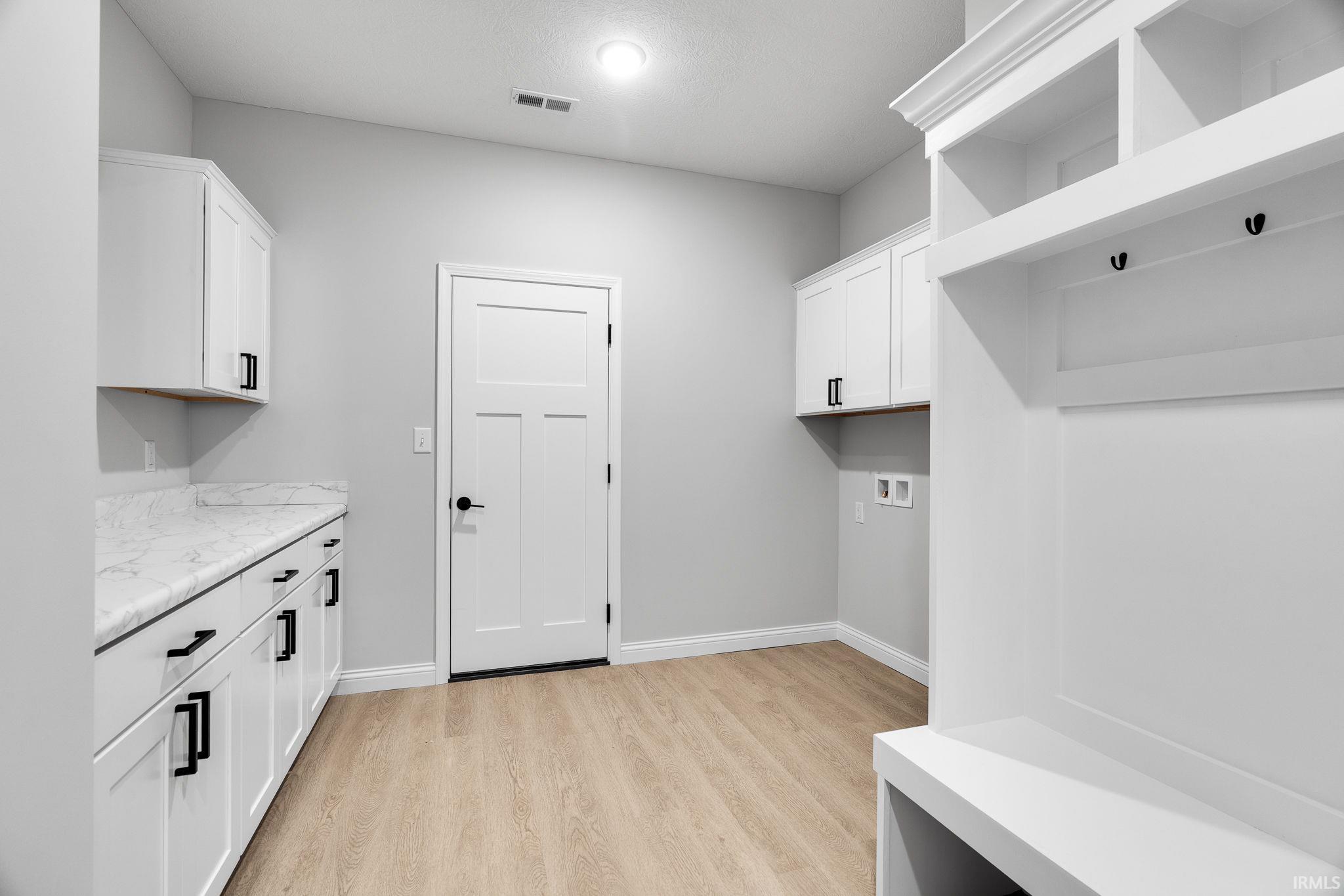 3512 Amesbury Court
