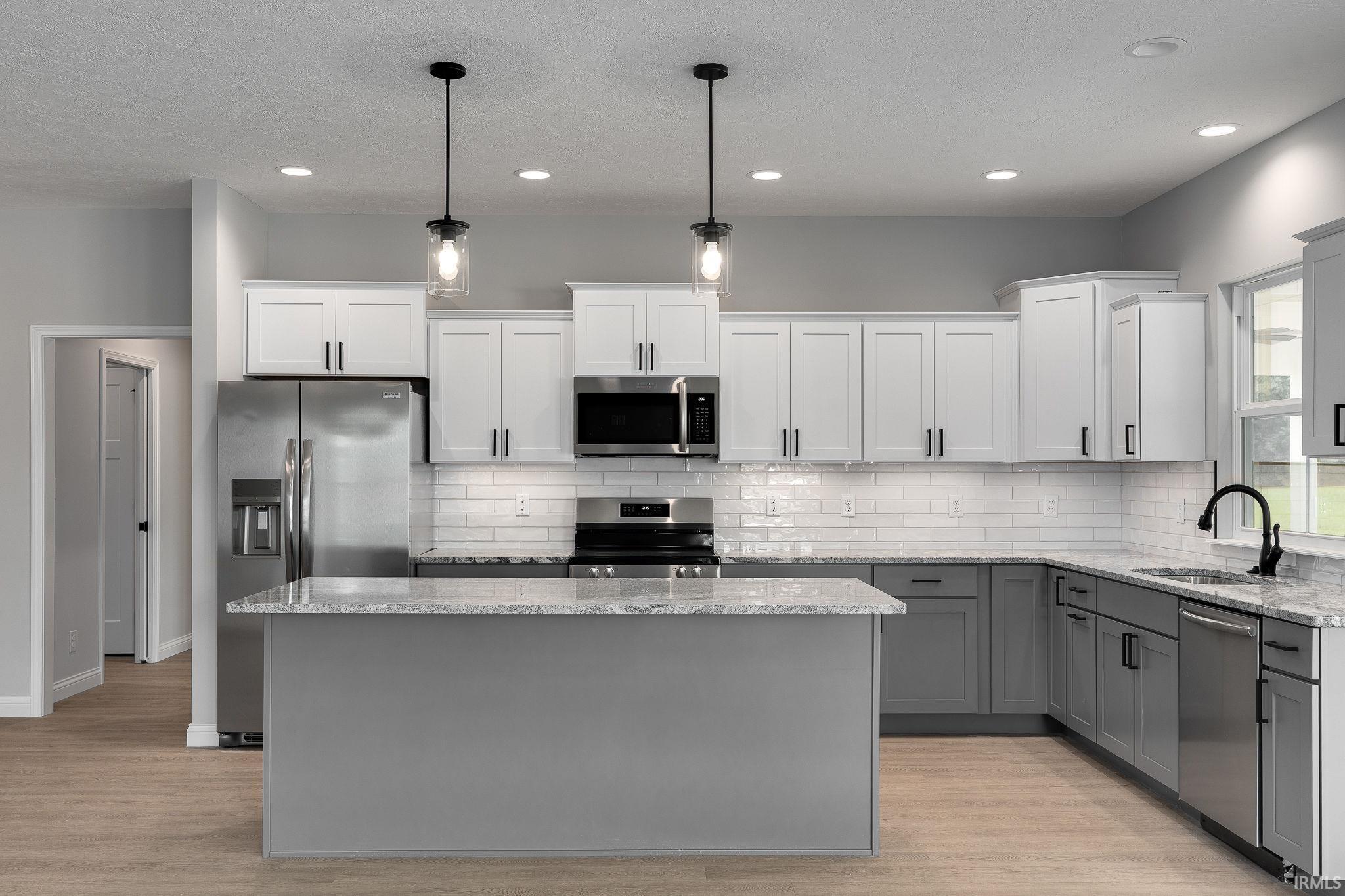 3512 Amesbury Court