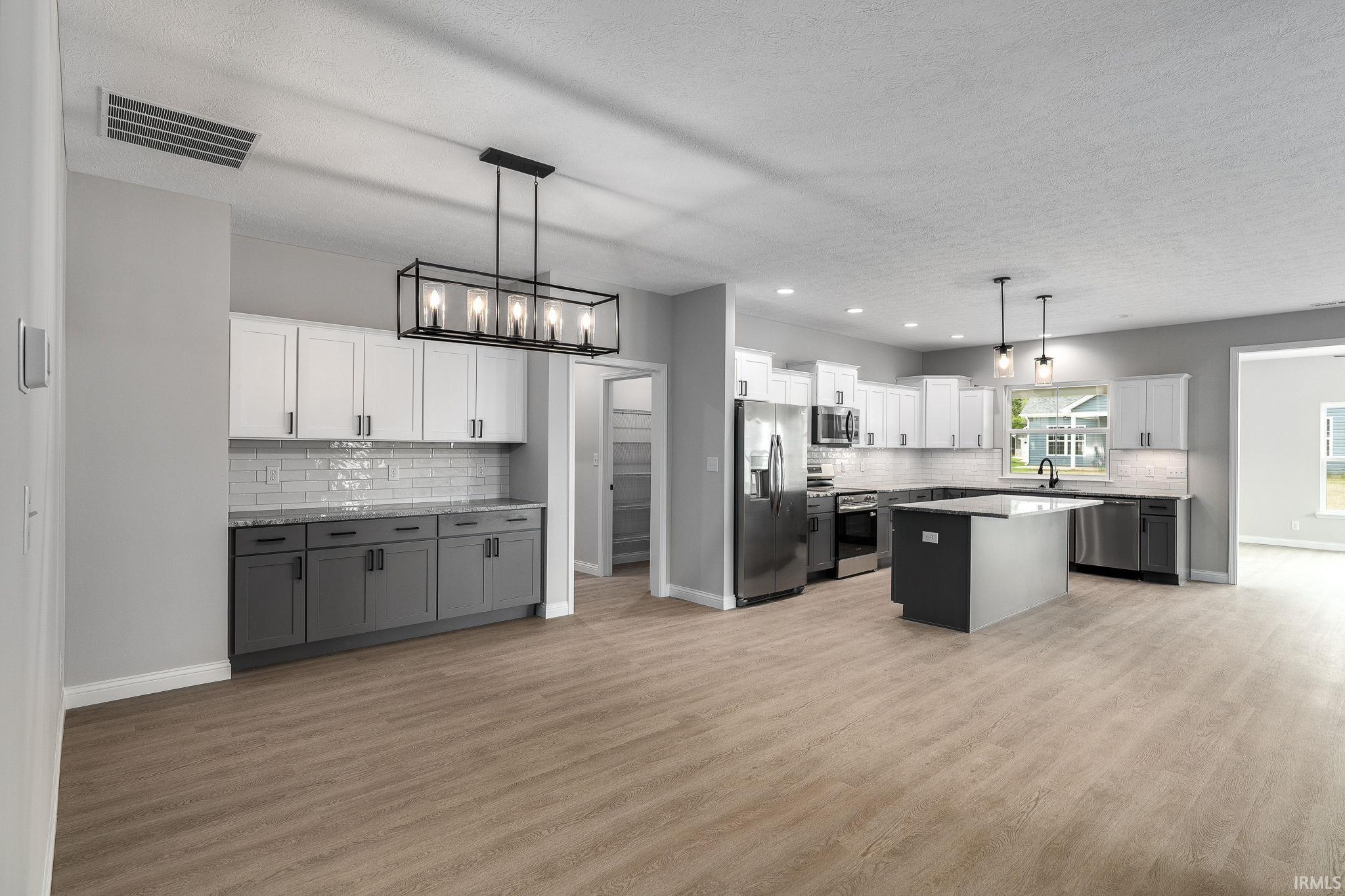 3512 Amesbury Court