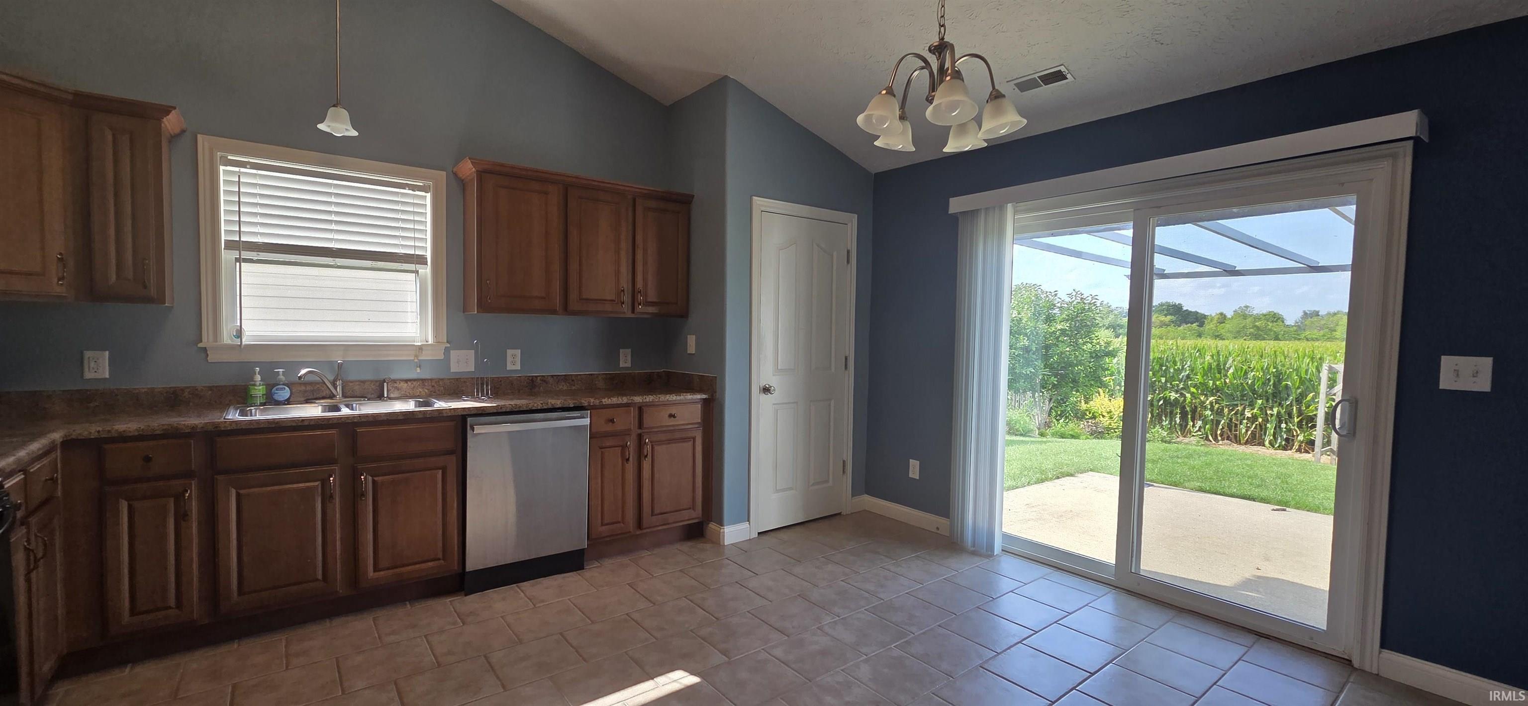 1614 W Candlewick Lane