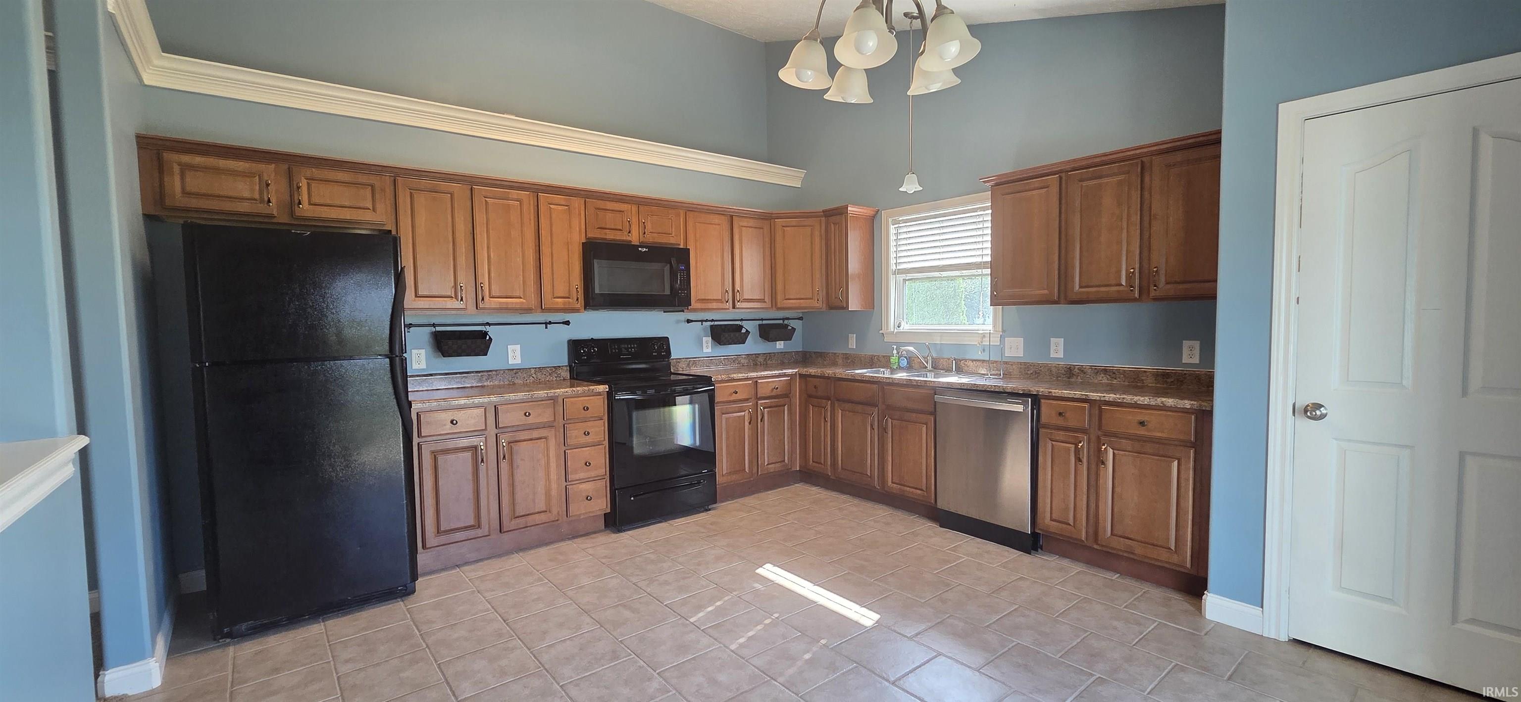1614 W Candlewick Lane