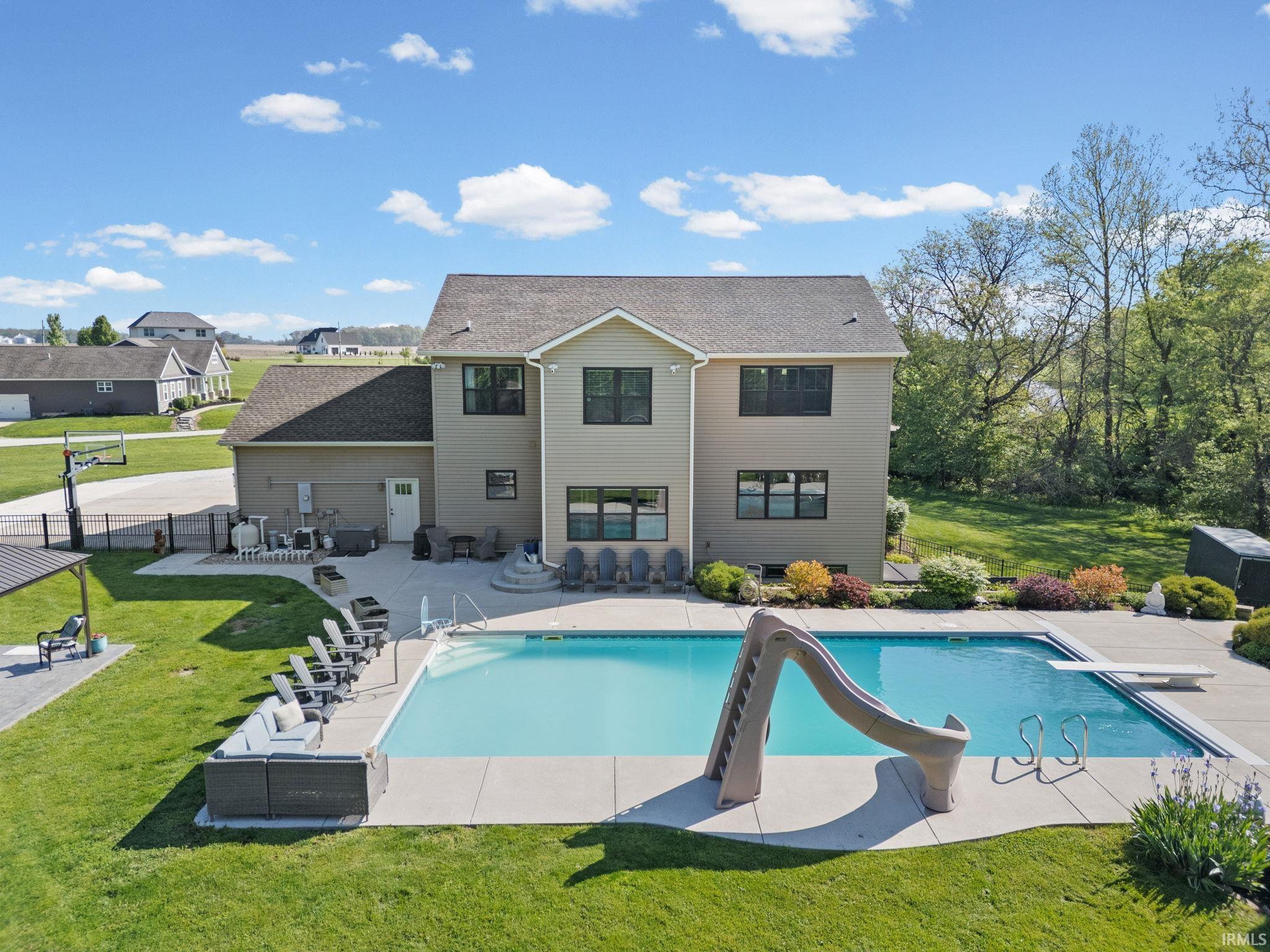 9075 Lantern Lane