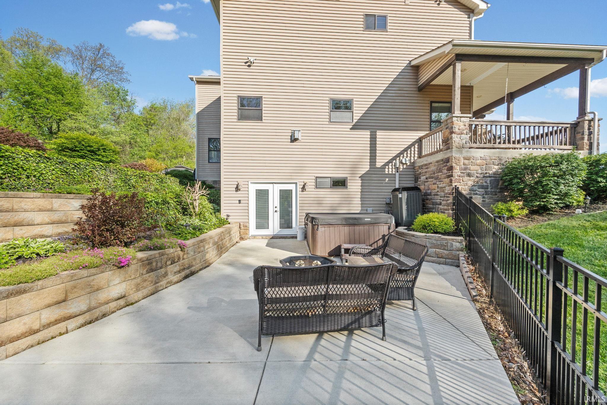 9075 Lantern Lane