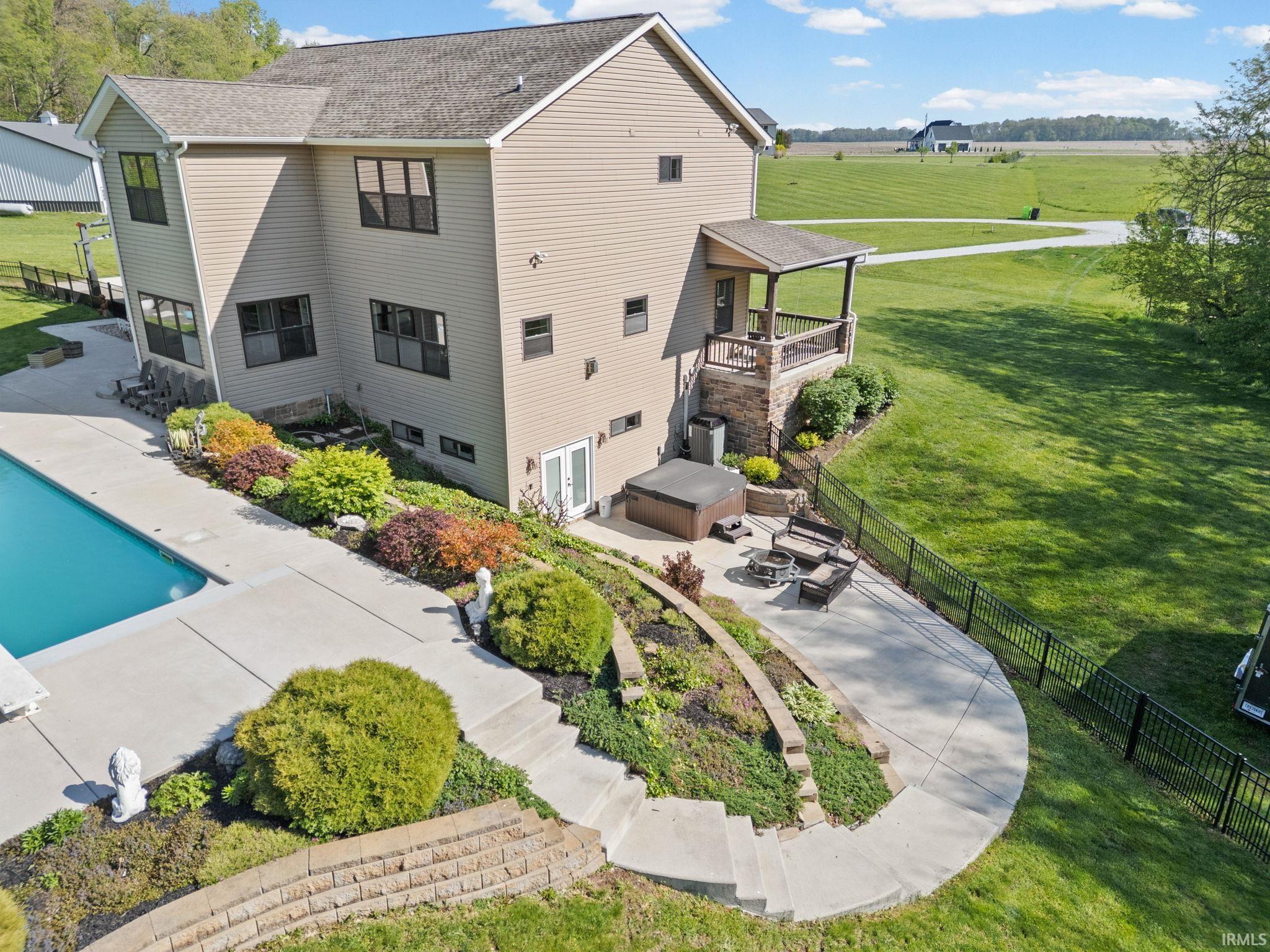 9075 Lantern Lane