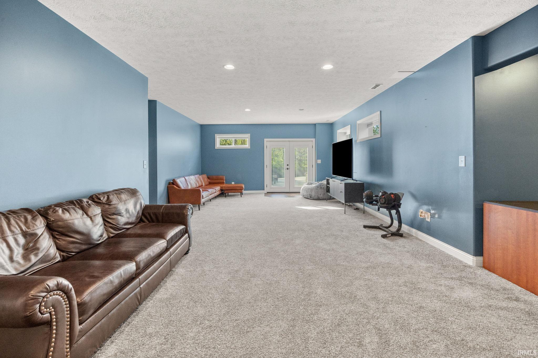 9075 Lantern Lane