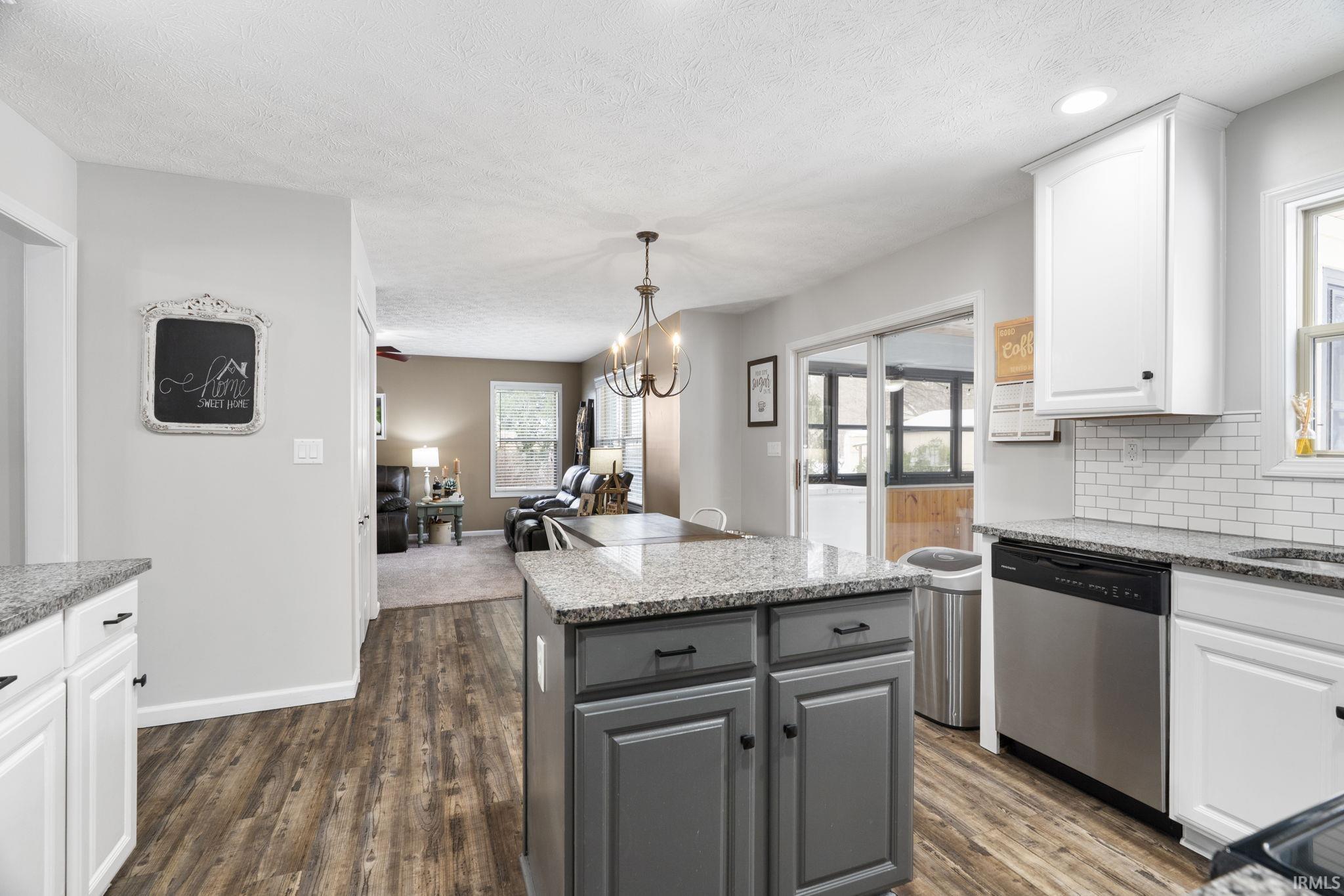 7561 Ridgeview Lane