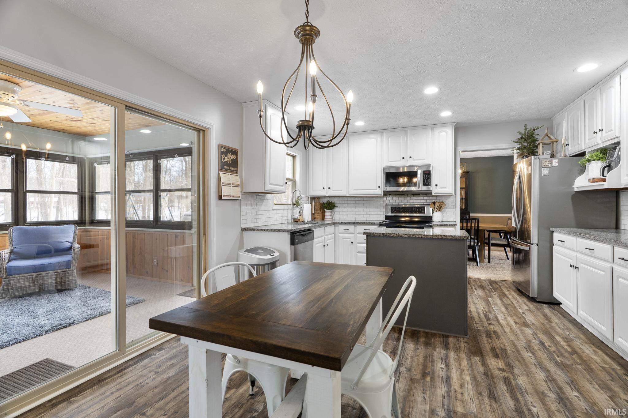 7561 Ridgeview Lane