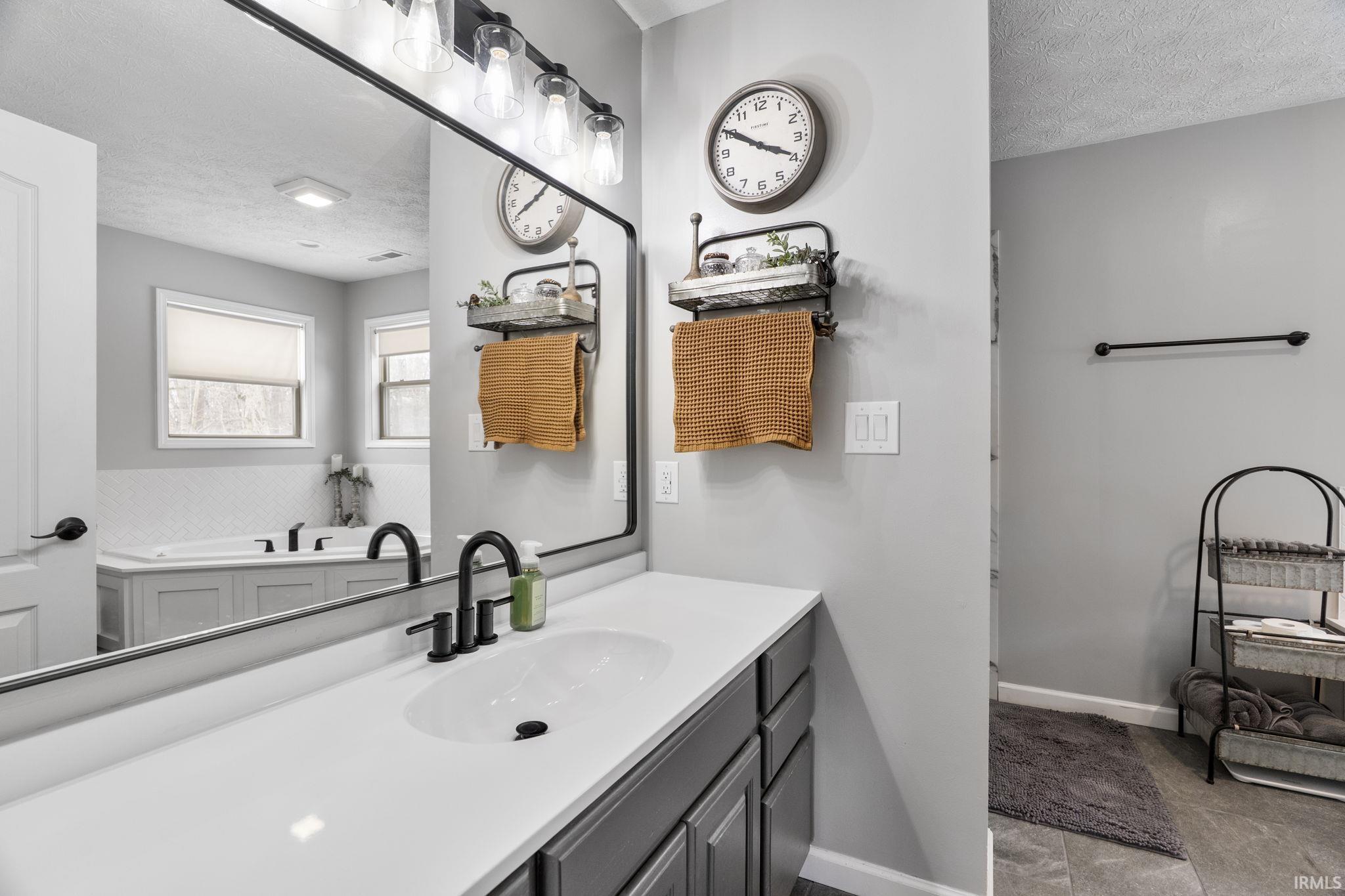 7561 Ridgeview Lane