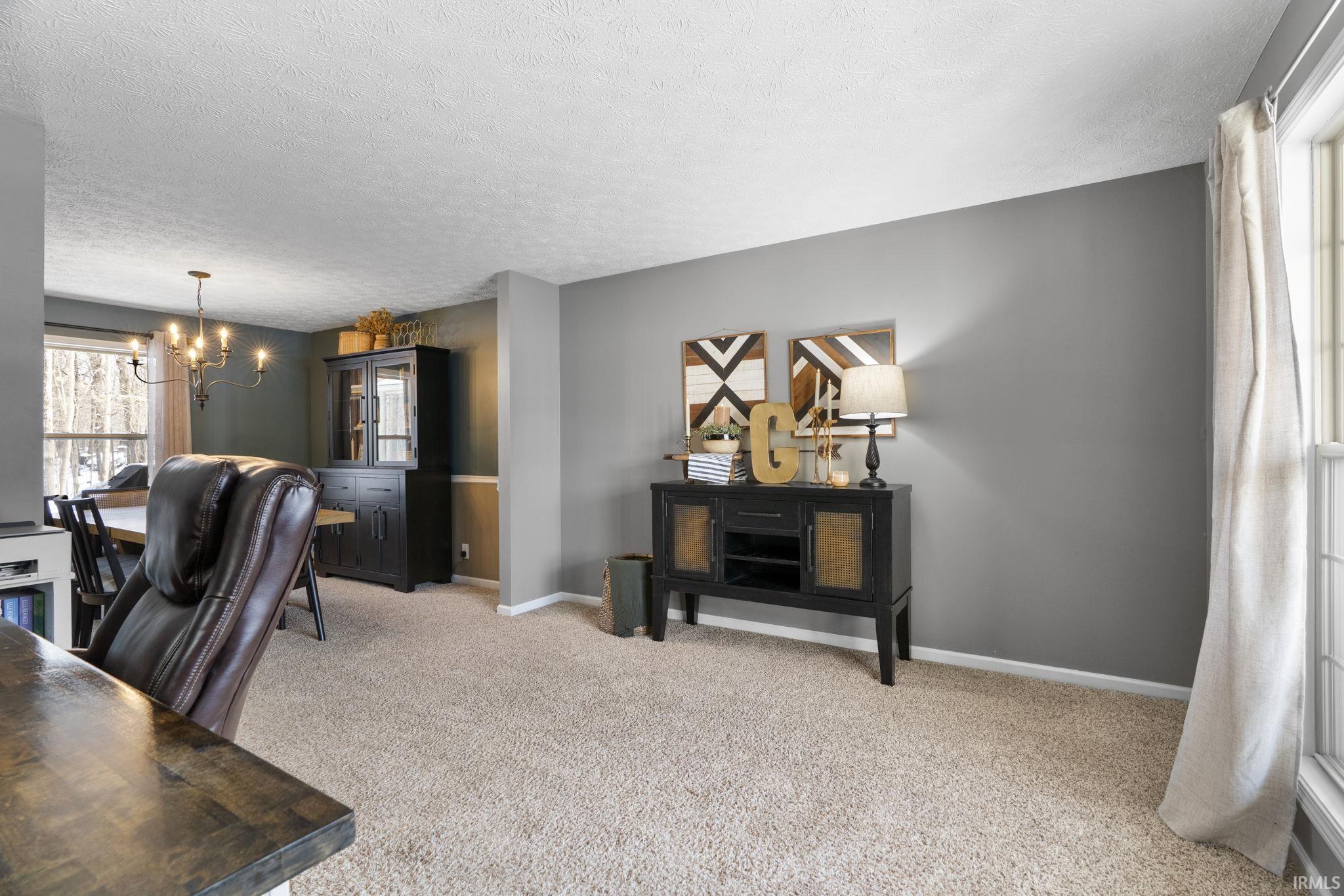 7561 Ridgeview Lane