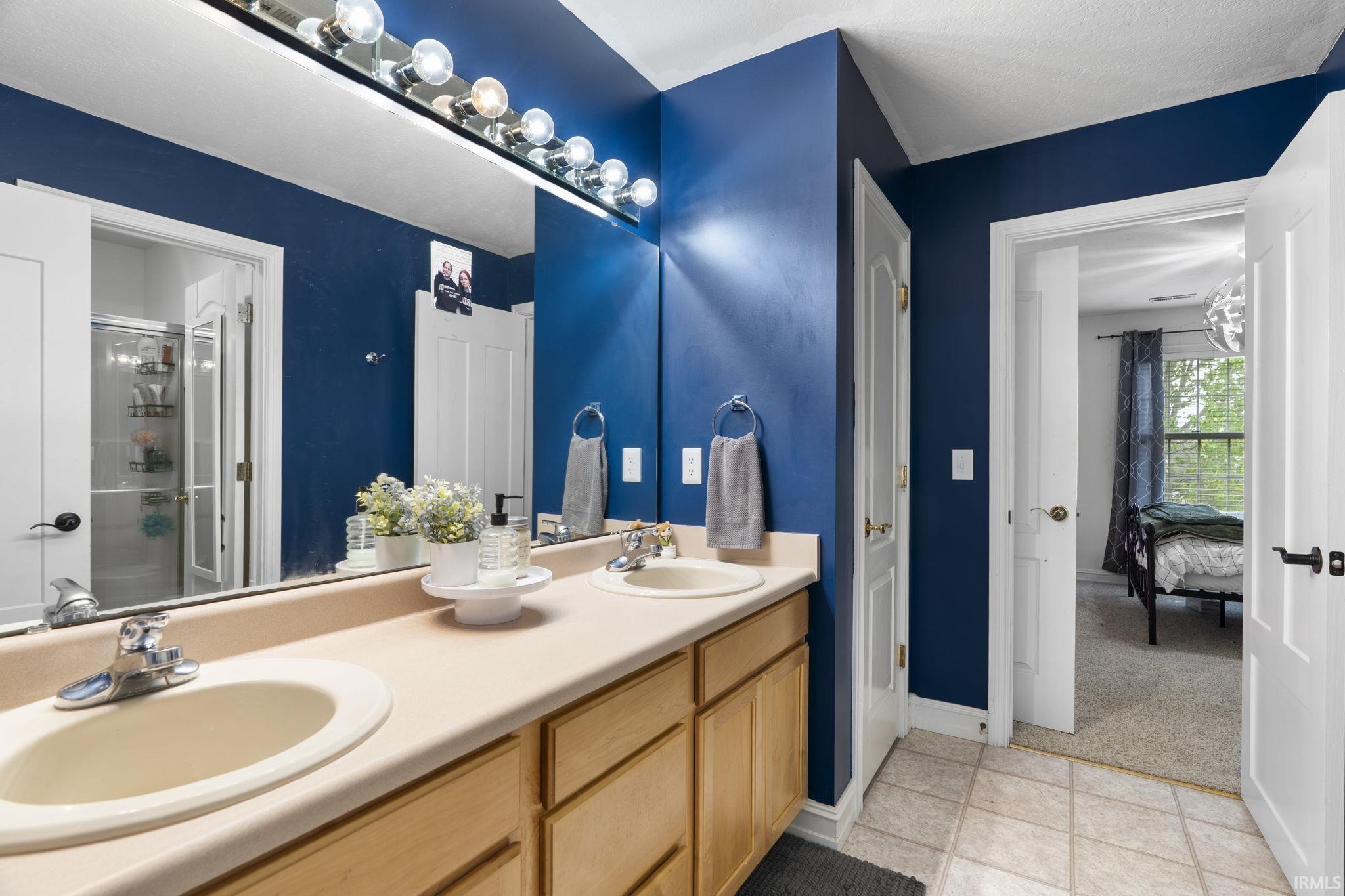 3322 S Crosspoint Court