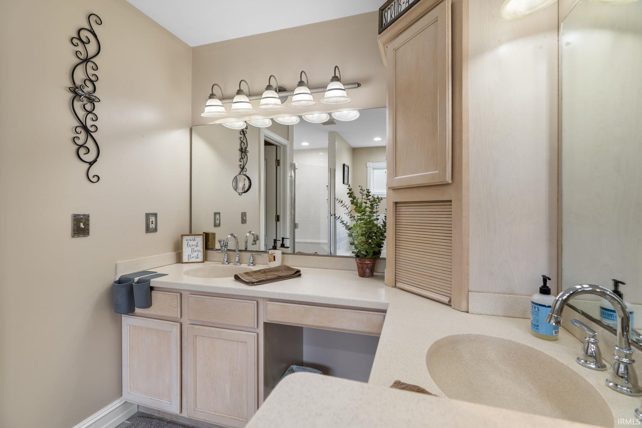 3322 S Crosspoint Court