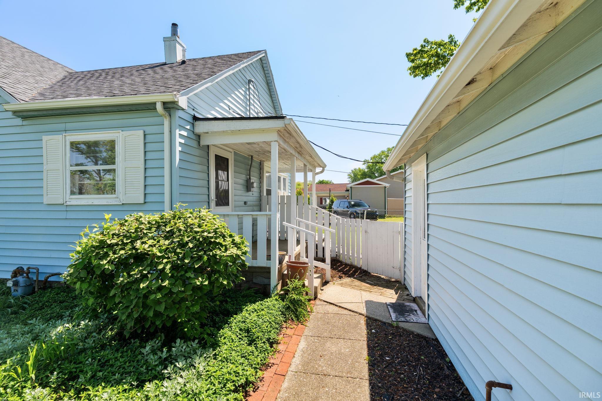 12164 N US 421