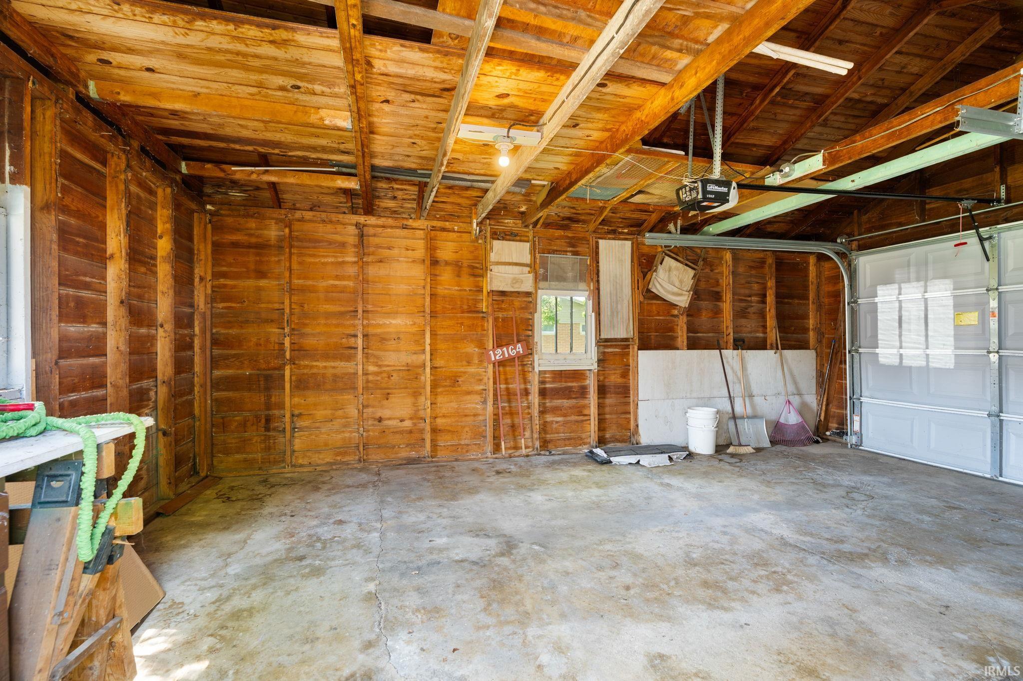 12164 N US 421