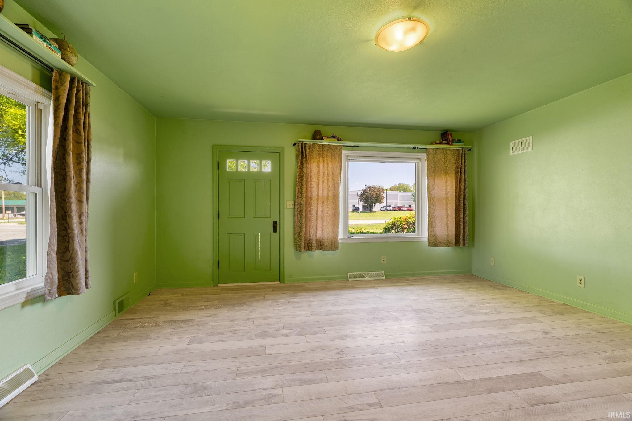 12164 N US 421