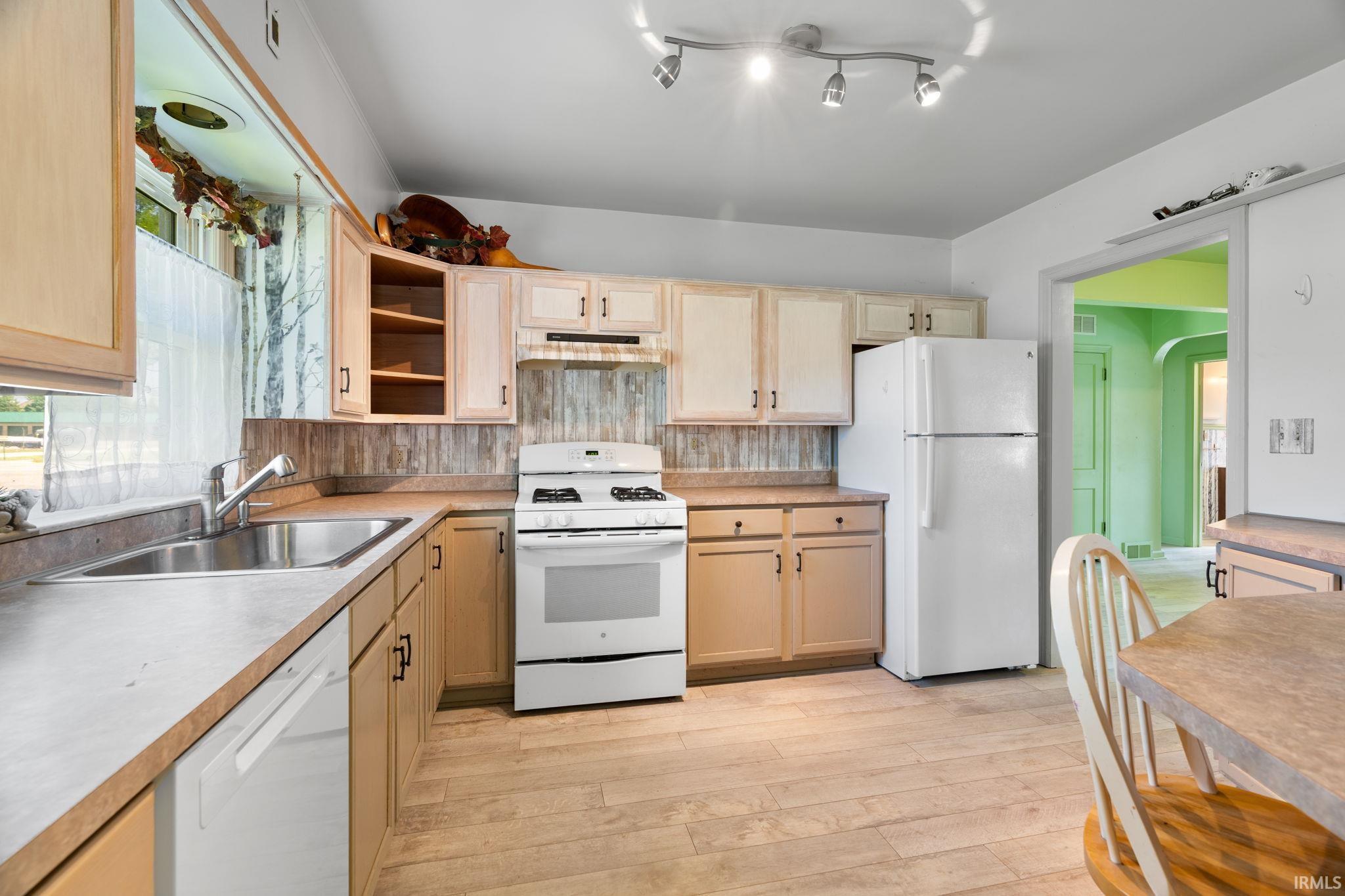 12164 N US 421