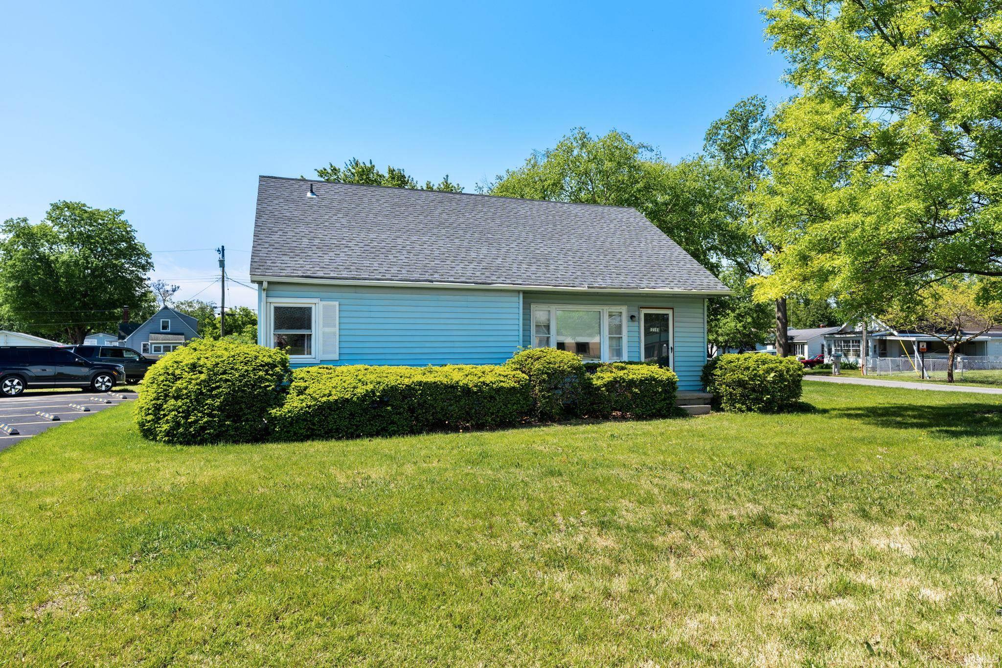 12164 N US 421