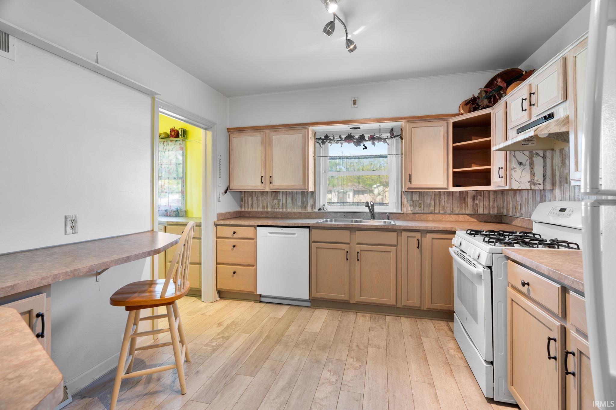 12164 N US 421
