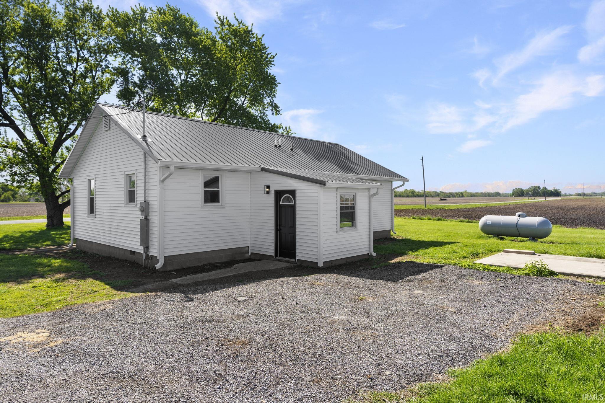 8391 N 400 W