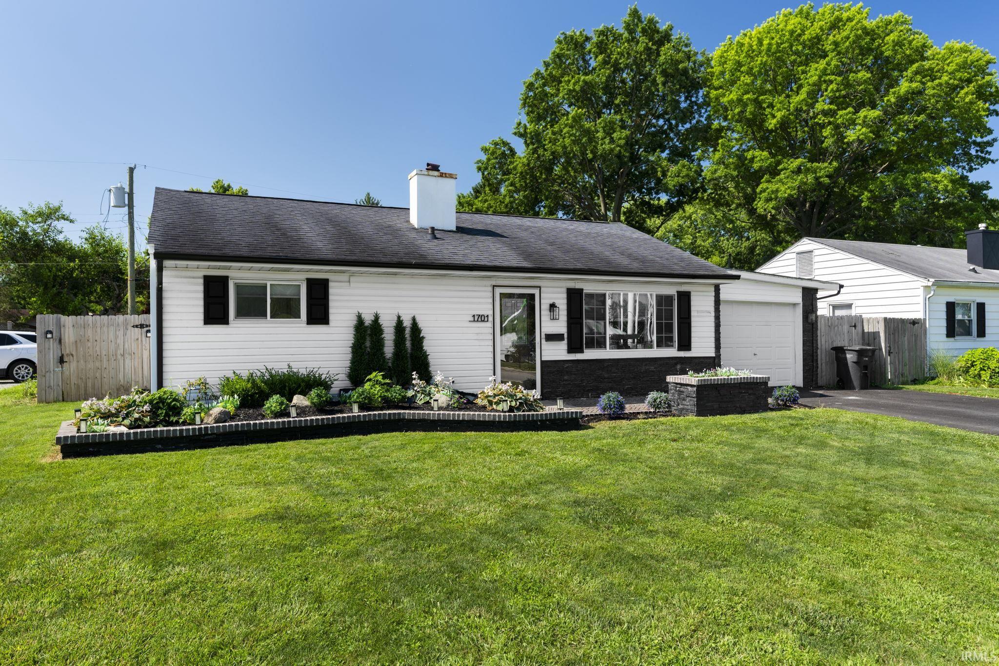 1701 Teal Road