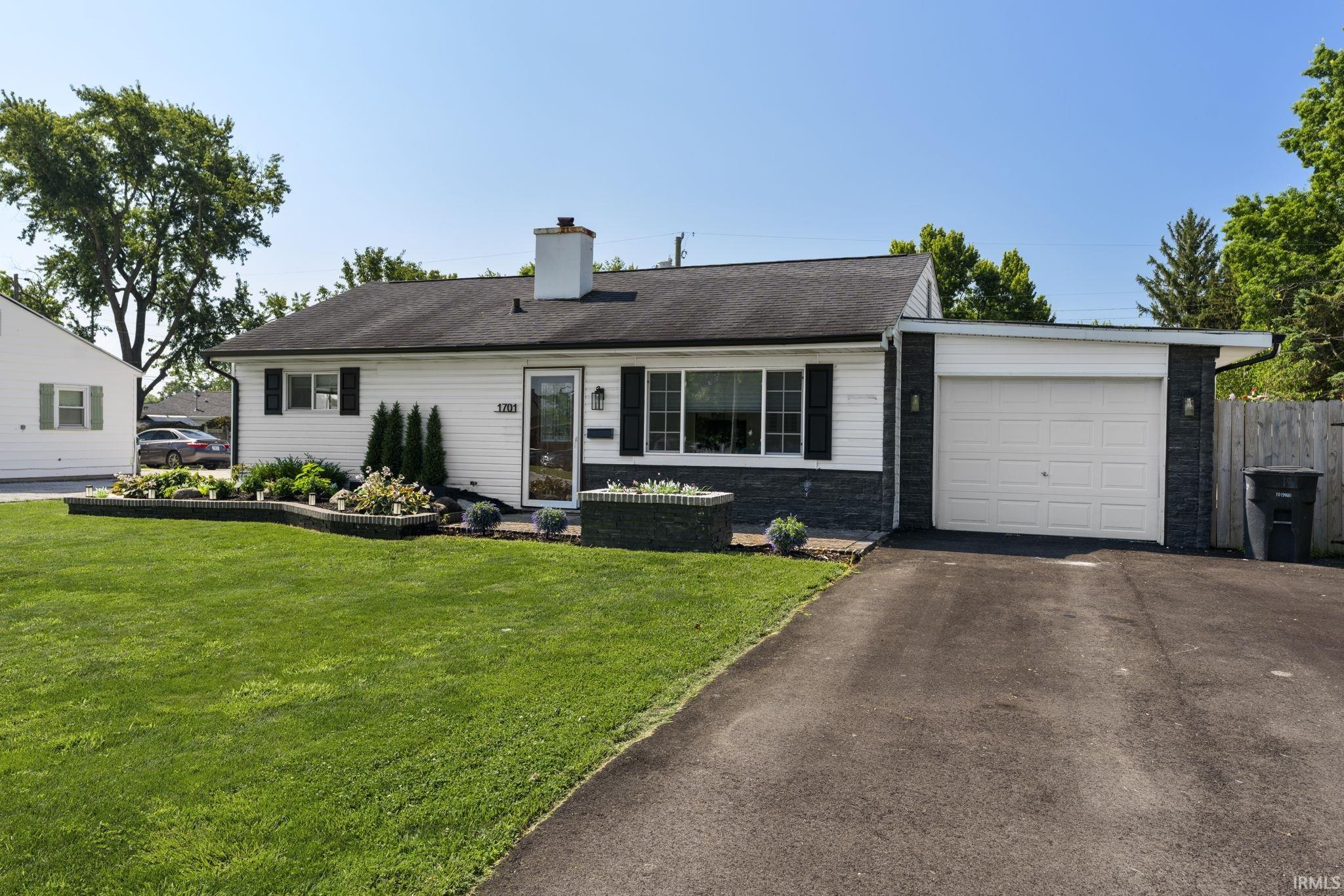 1701 Teal Road