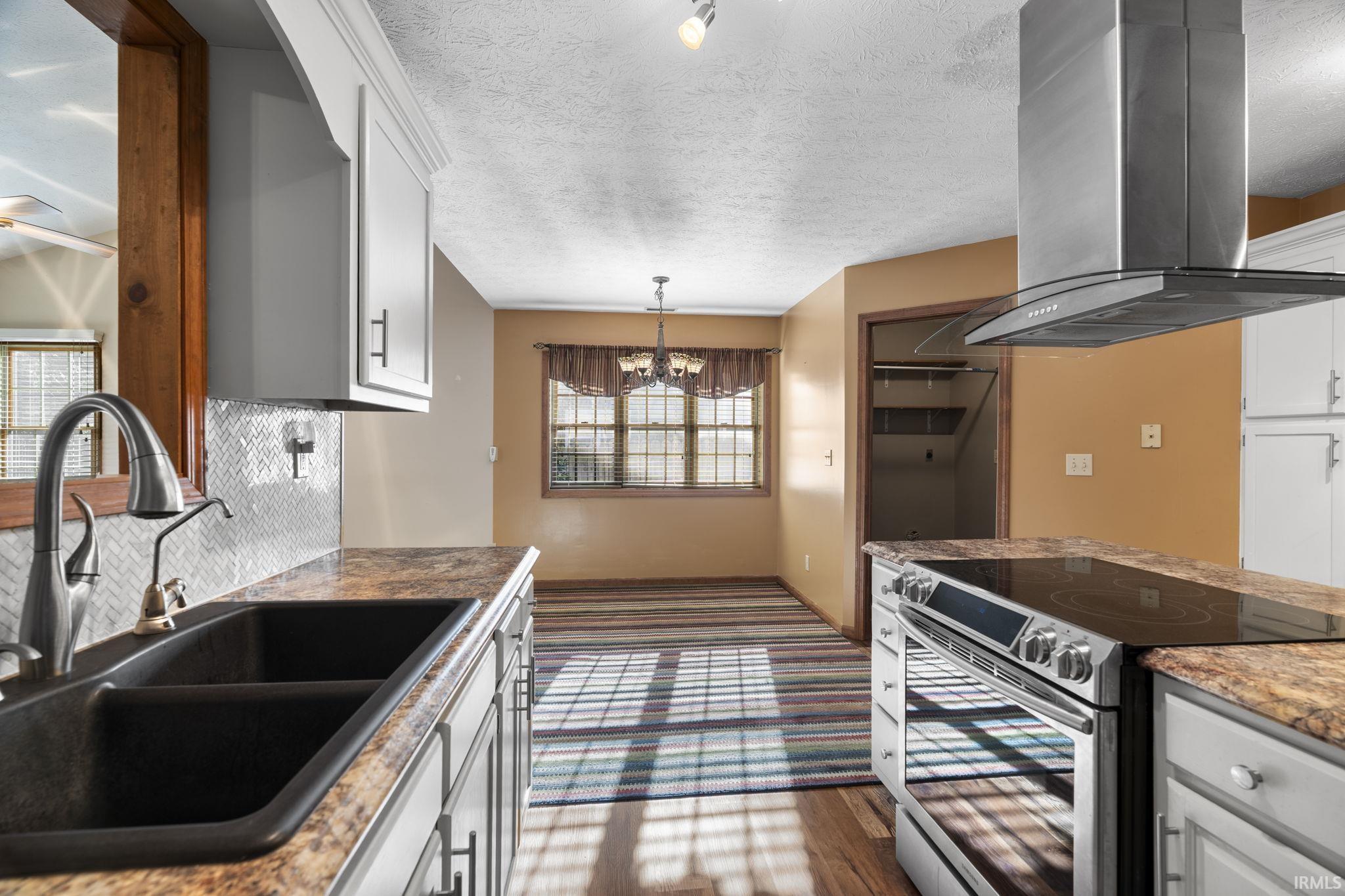 710 Bur Oak W Court