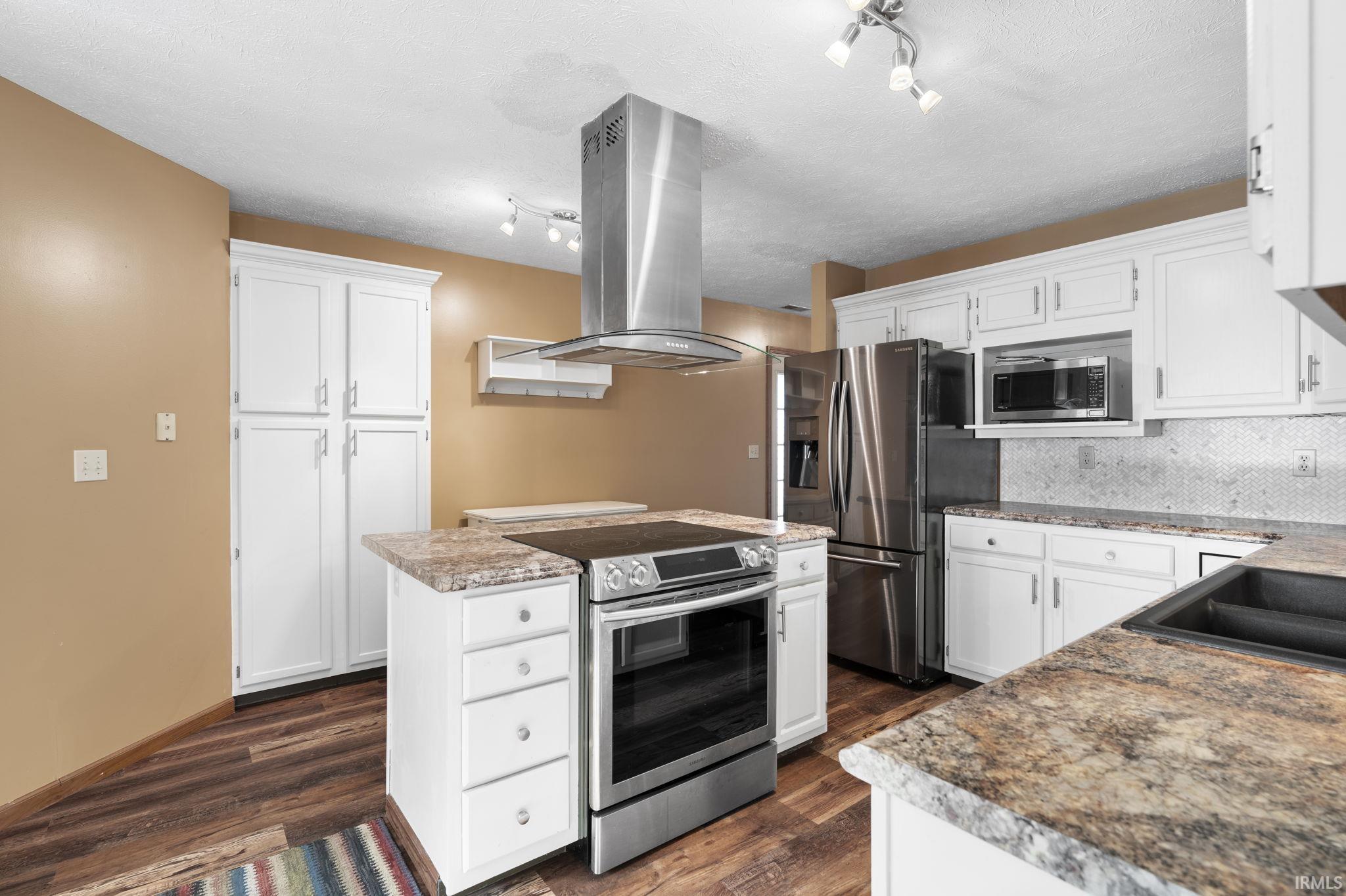 710 Bur Oak W Court