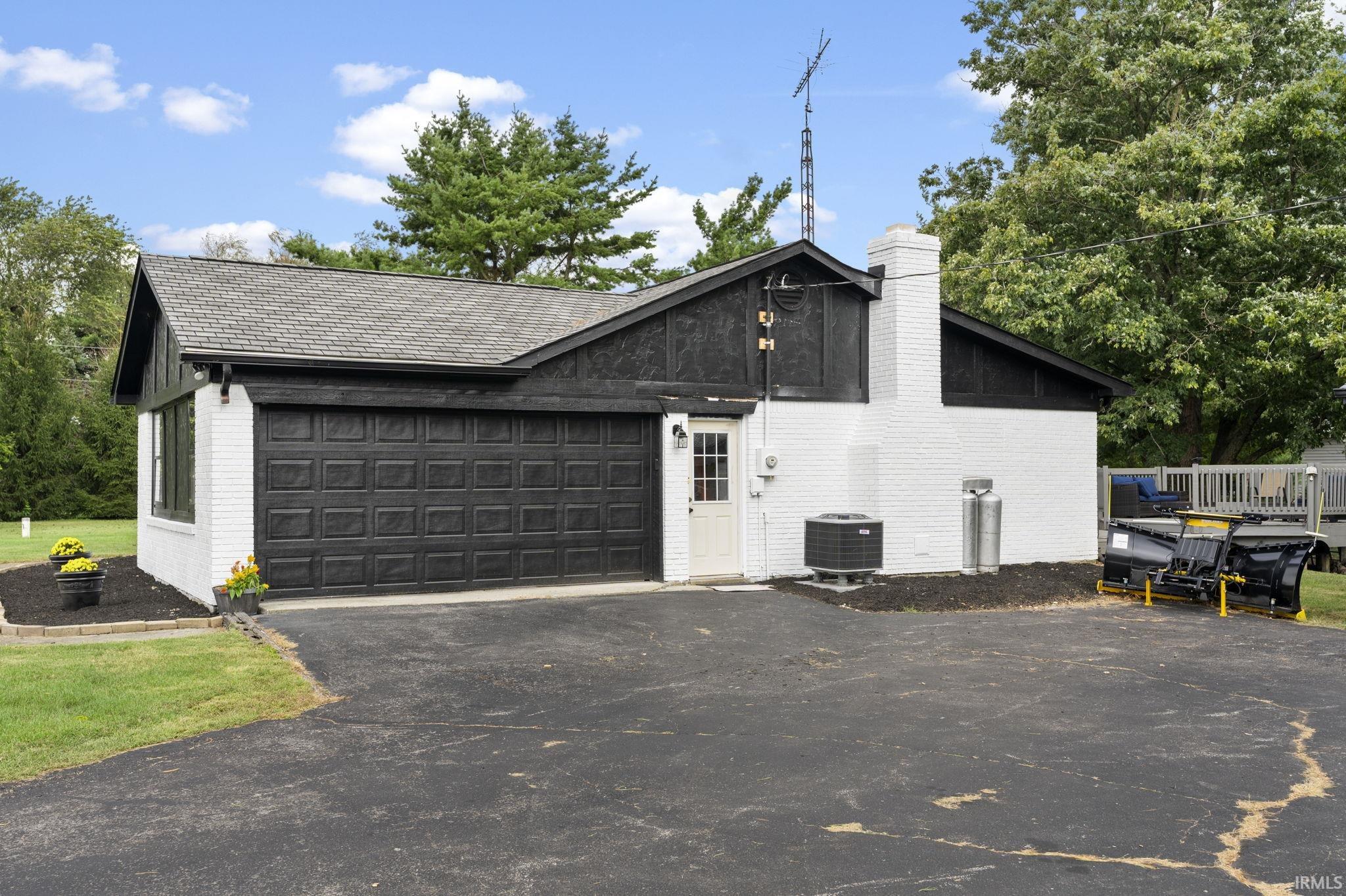 1432 S County Road 200 W