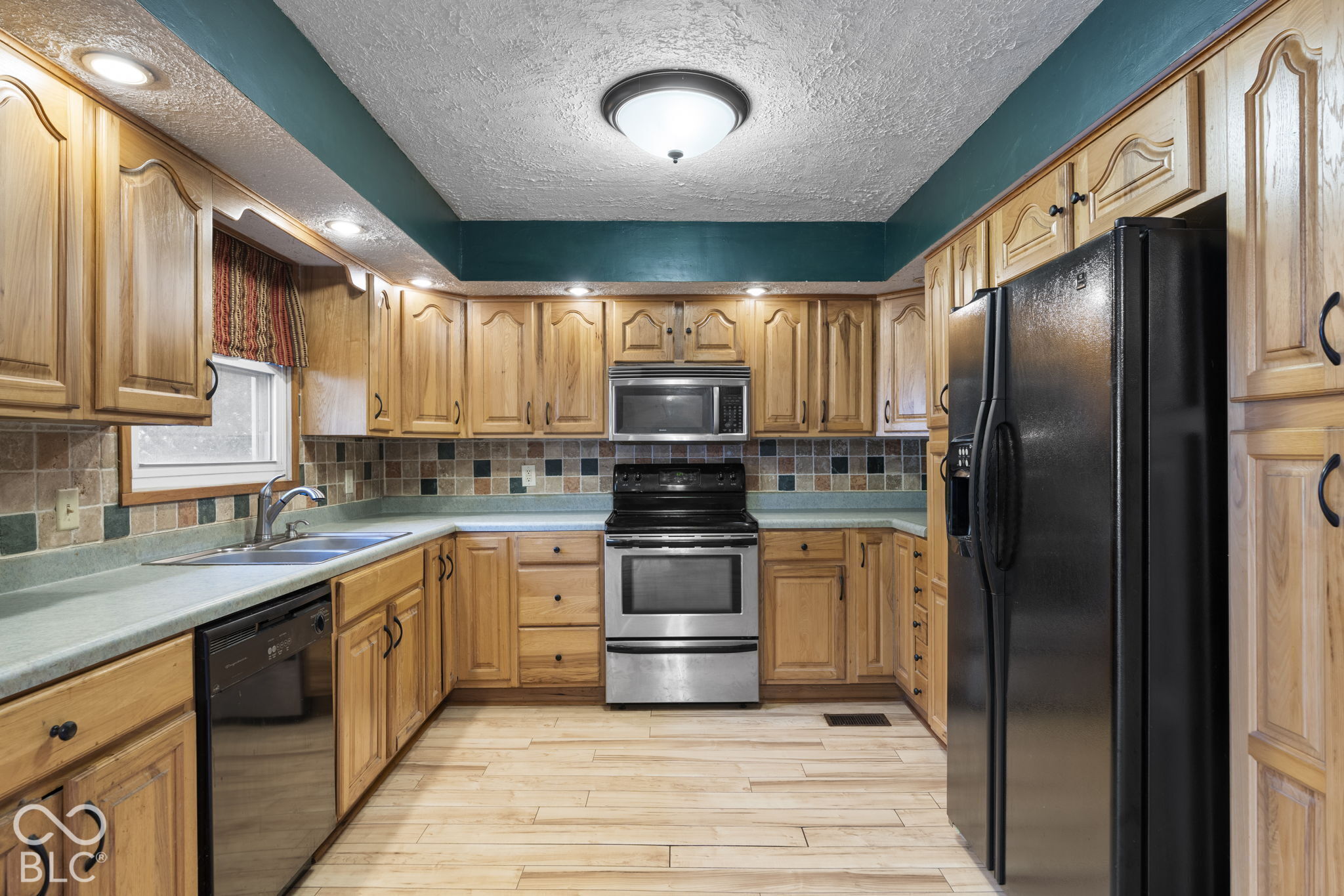 9440 Morrison