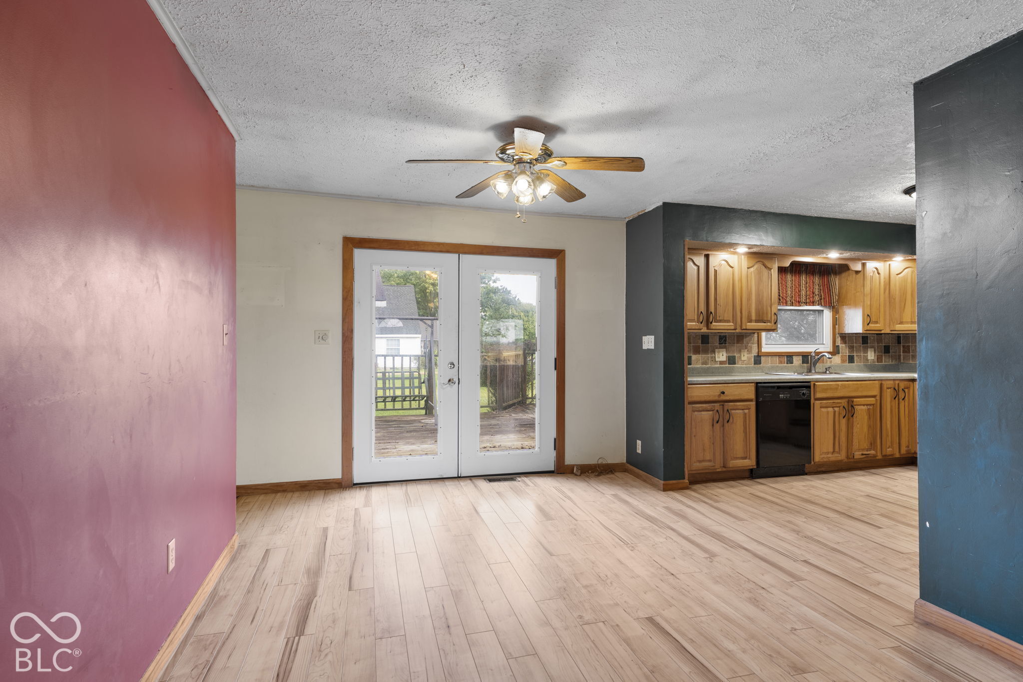 9440 Morrison