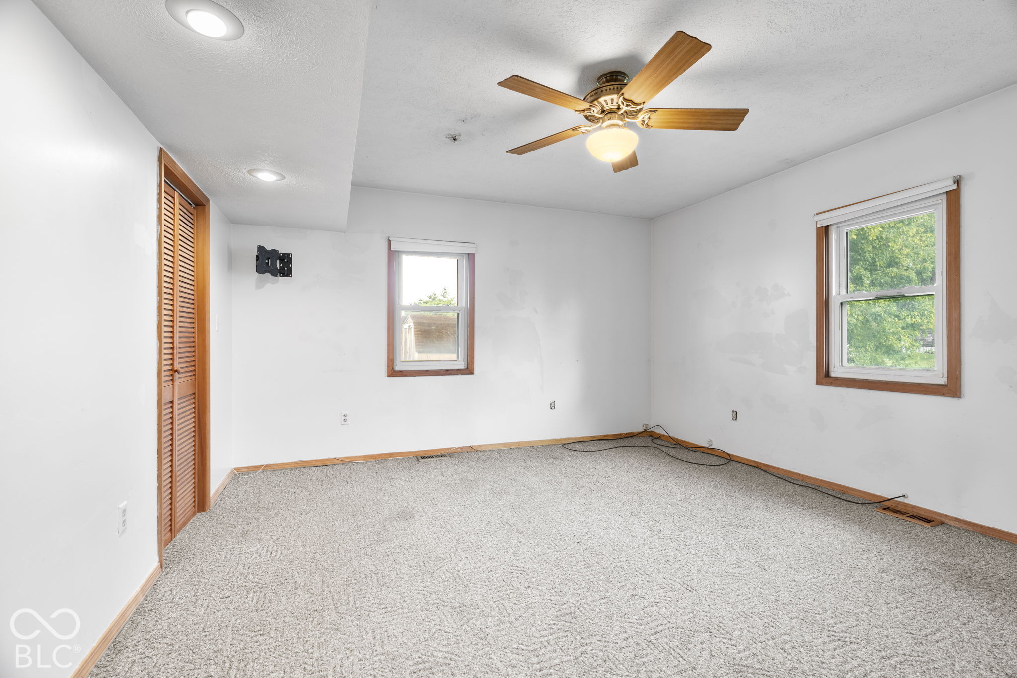 9440 Morrison