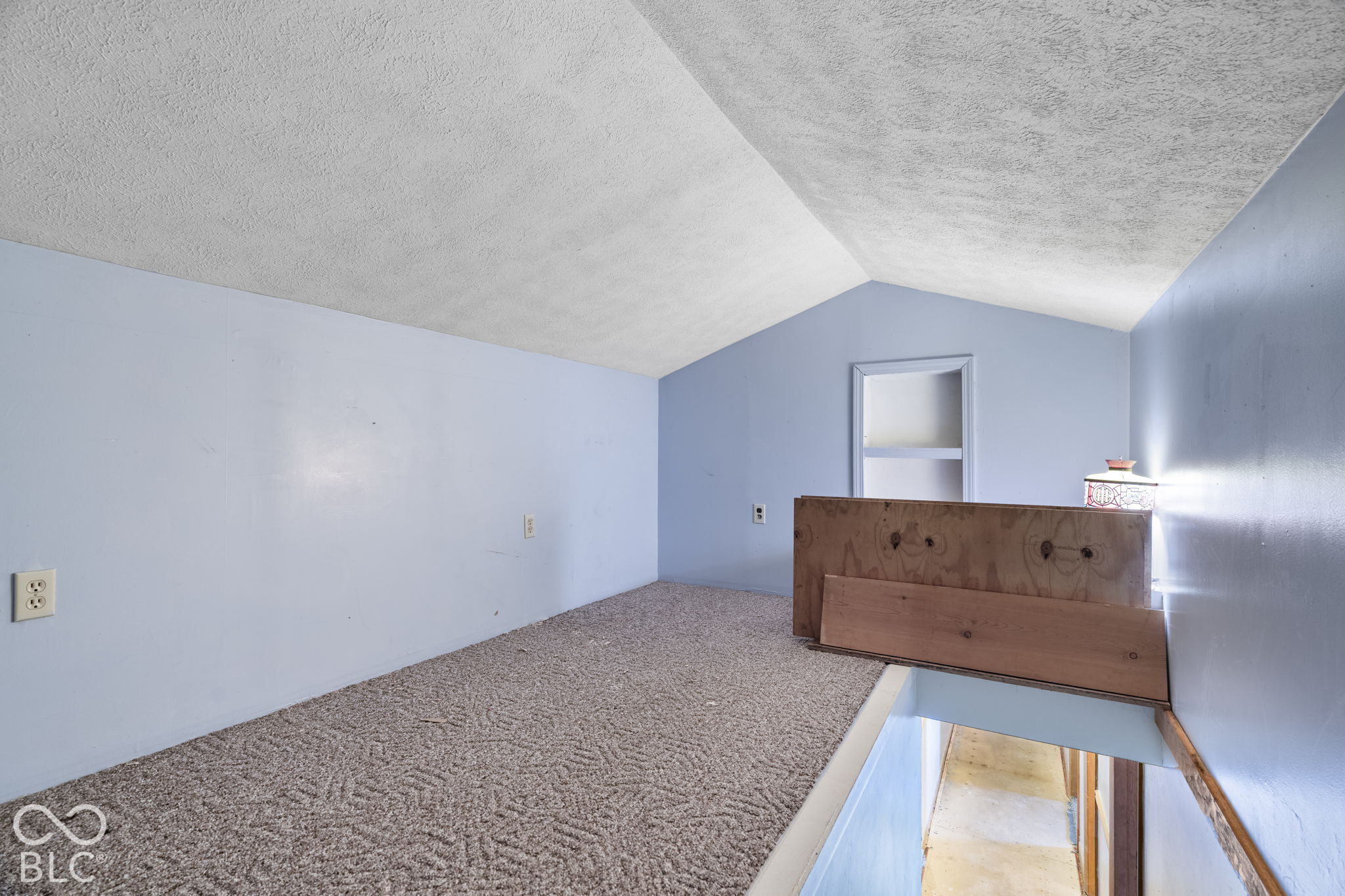 9440 Morrison