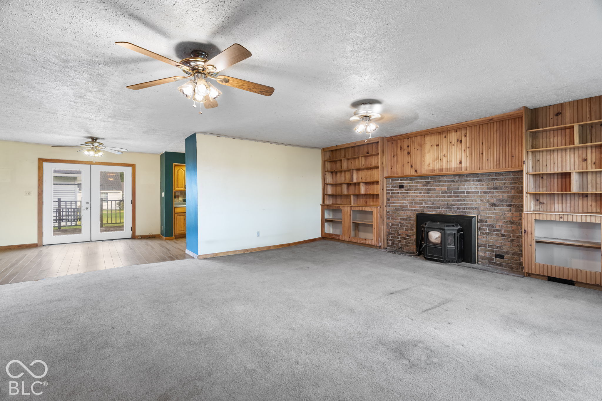 9440 Morrison