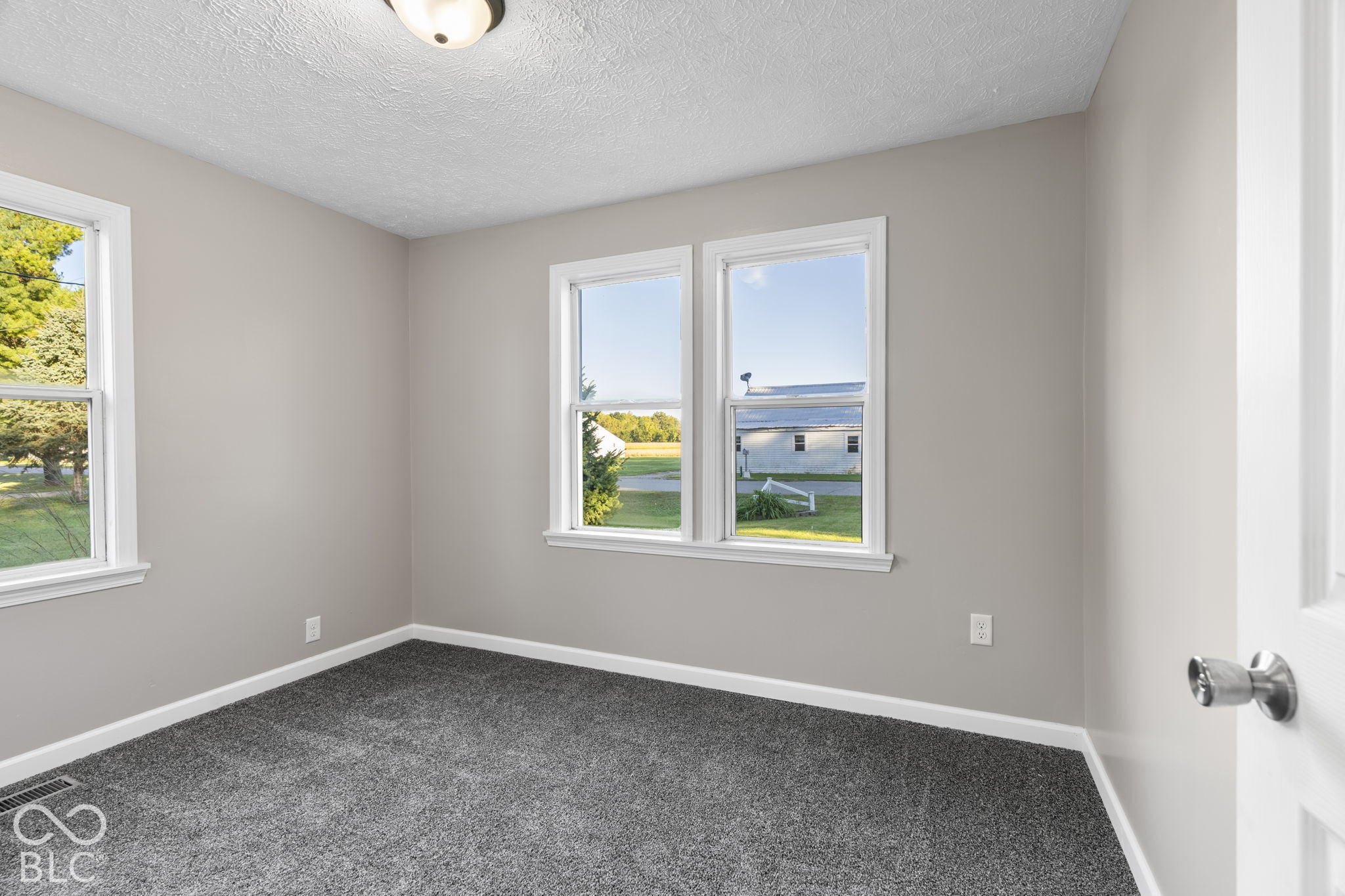 9193 E County Road 600 N