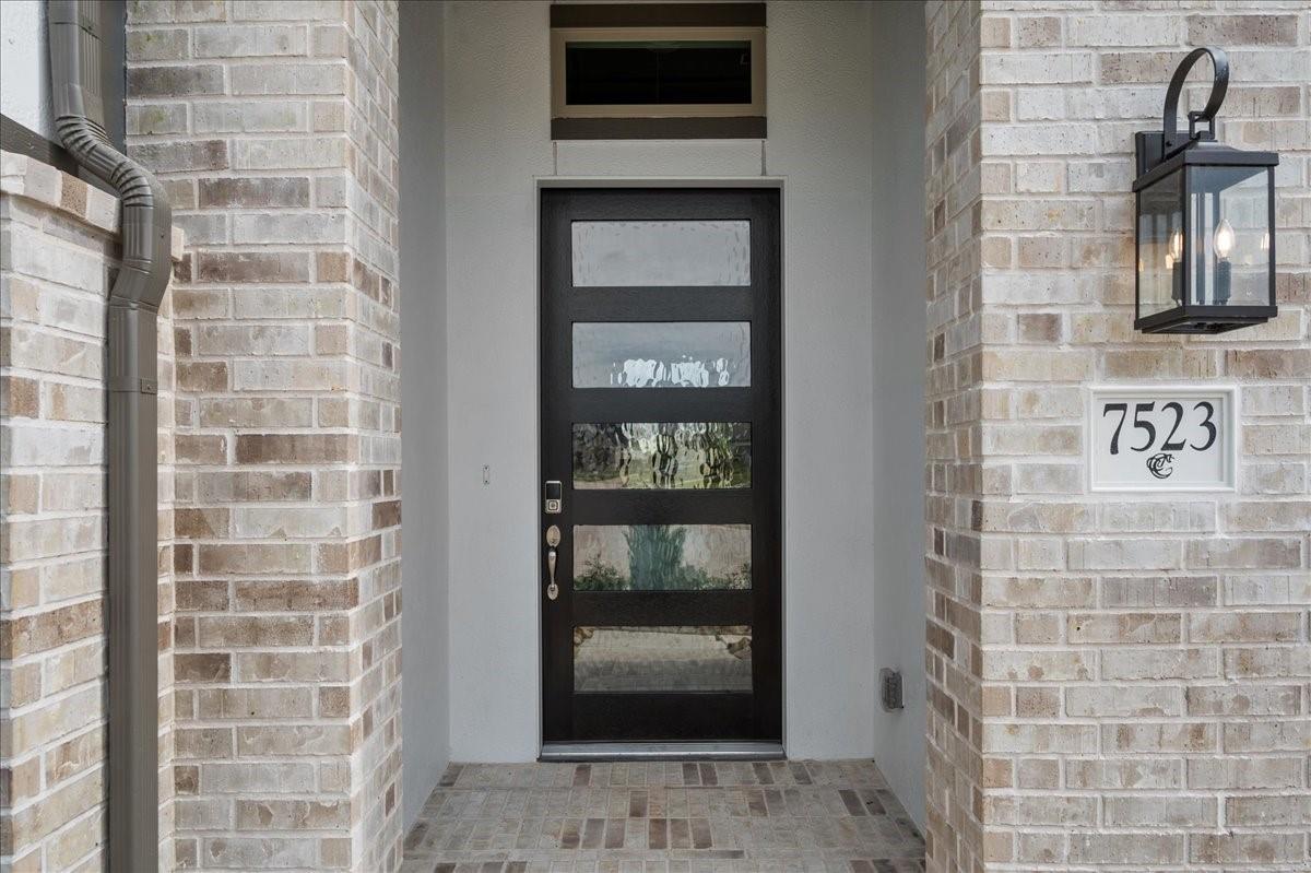 7523 Mariposa Way