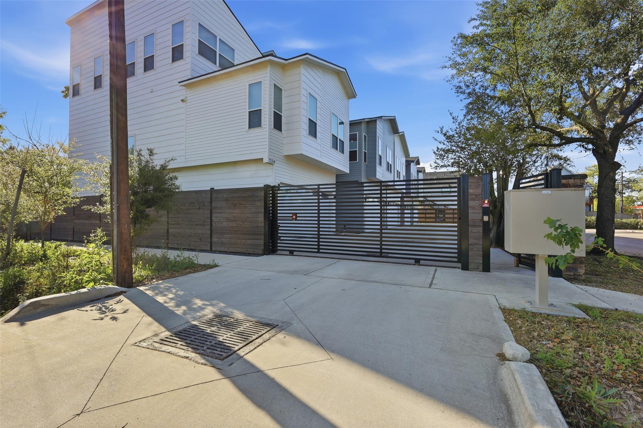 732 W 17th Street